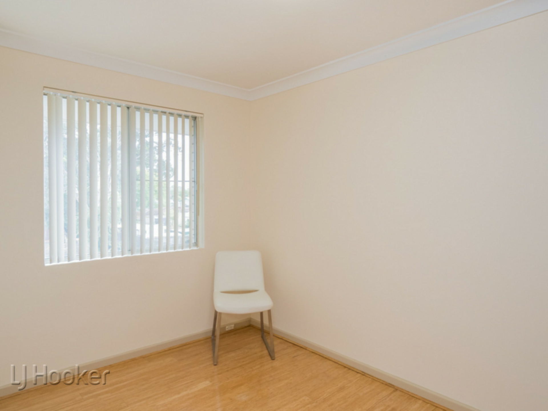 21/222 Whatley Crescent — photo 10 of 16