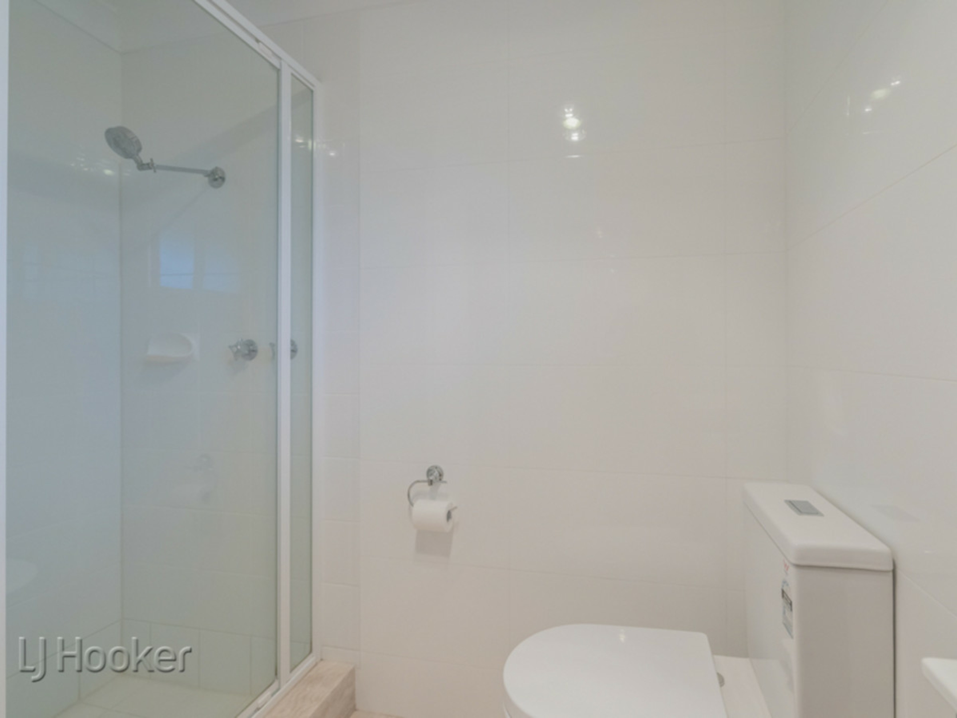 21/222 Whatley Crescent — photo 11 of 16