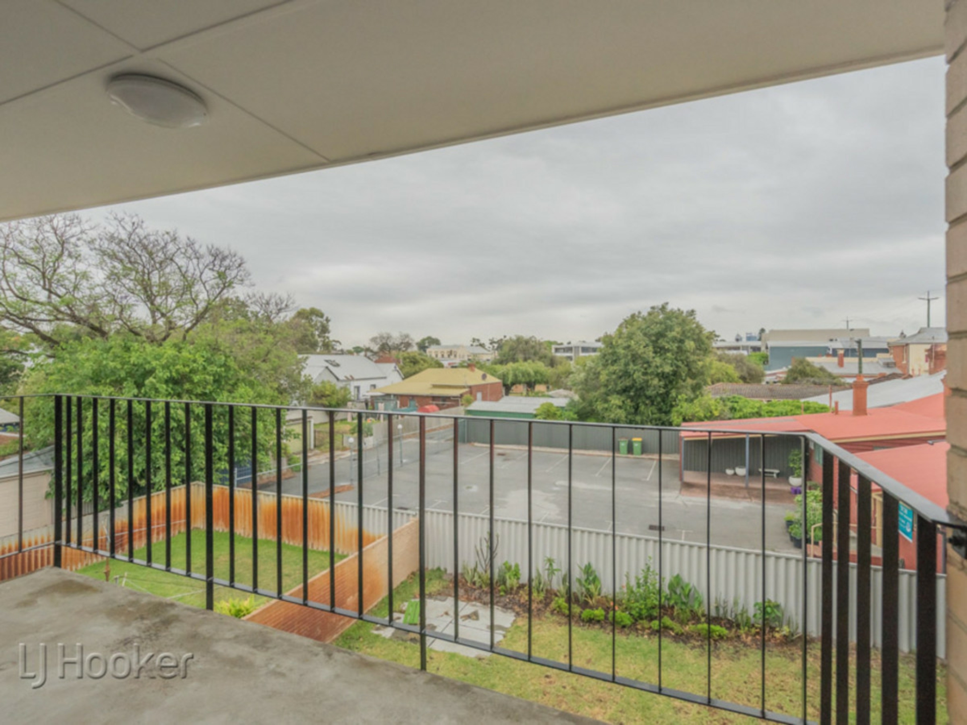21/222 Whatley Crescent — photo 13 of 16