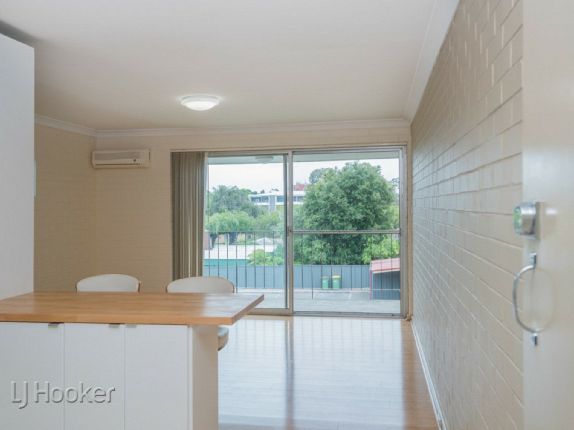21/222 Whatley Crescent — photo 15 of 16