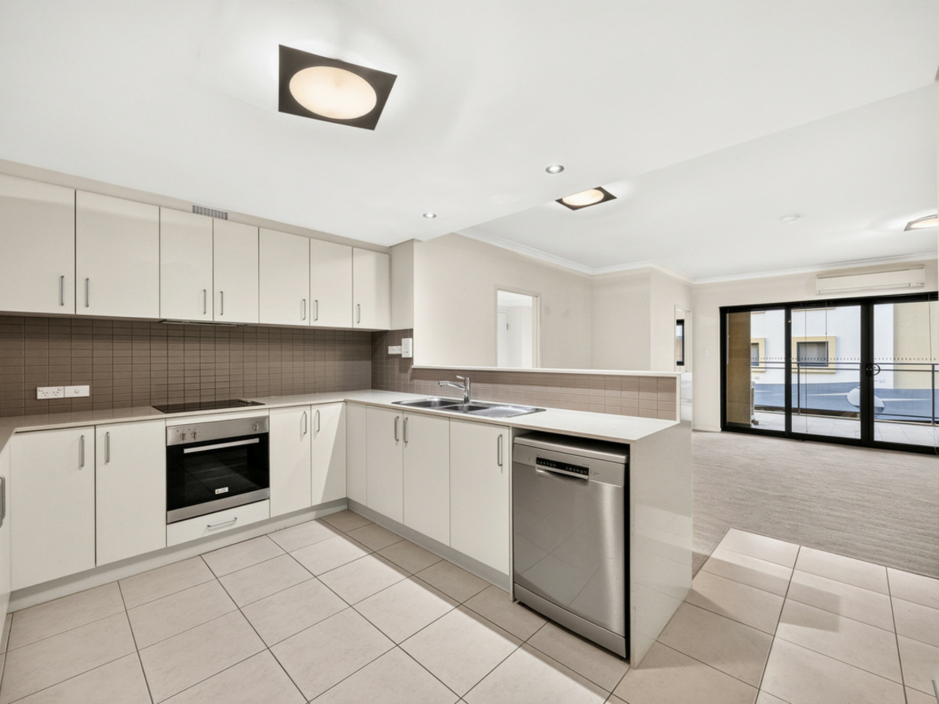 41/18 Wellington Street — photo 5 of 20