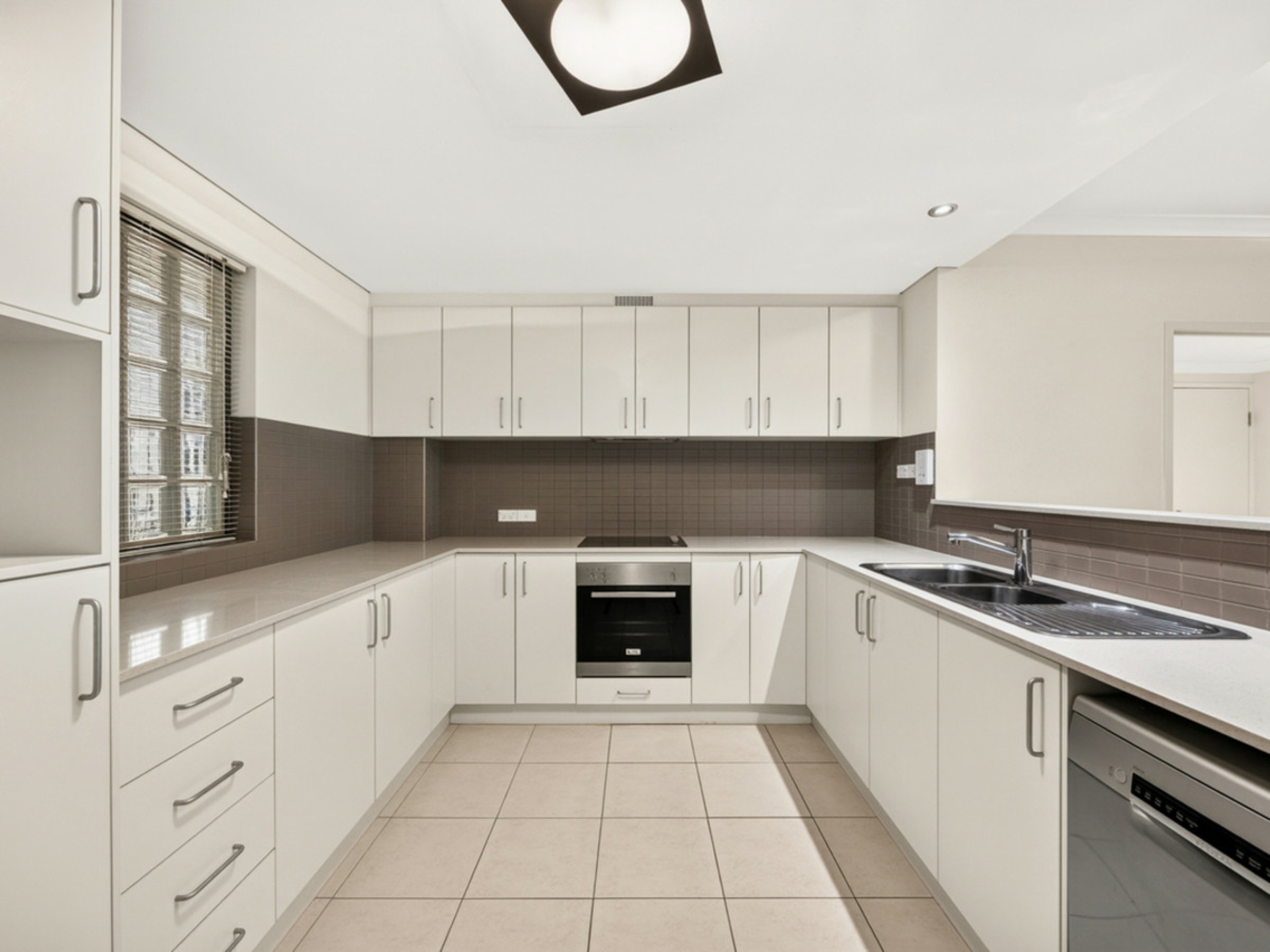 41/18 Wellington Street — photo 6 of 20