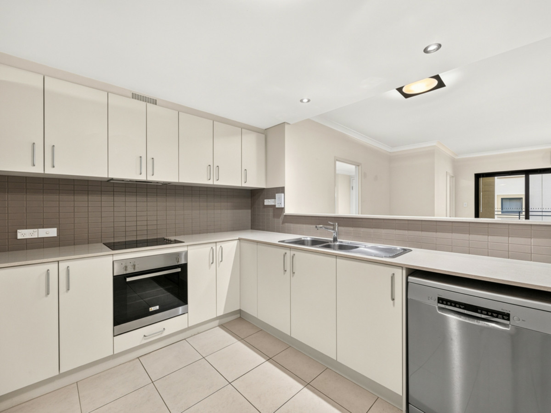 41/18 Wellington Street — photo 7 of 20