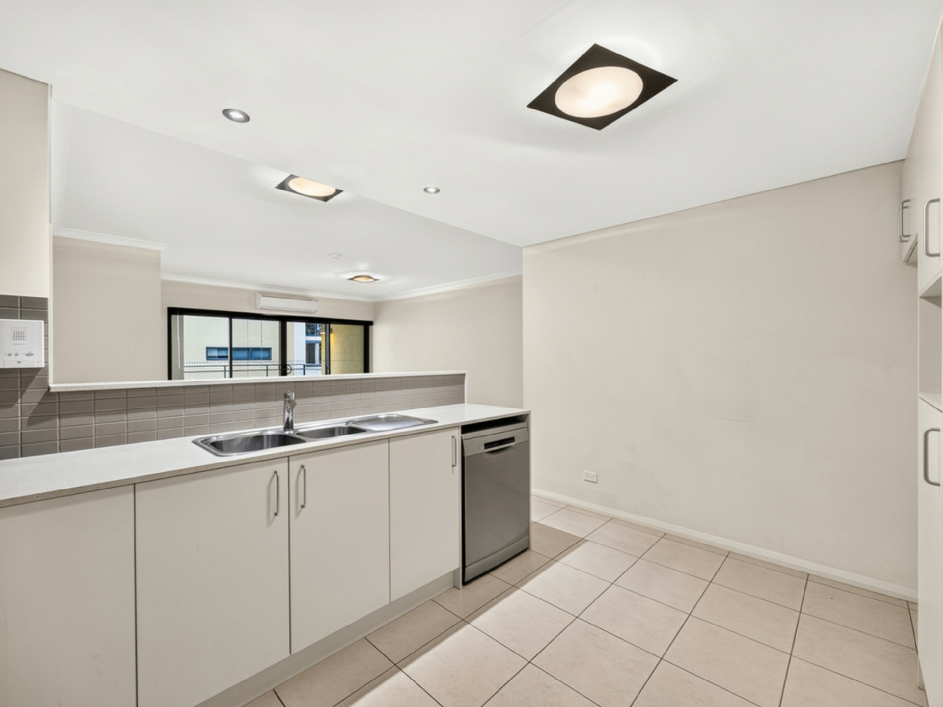 41/18 Wellington Street — photo 8 of 20