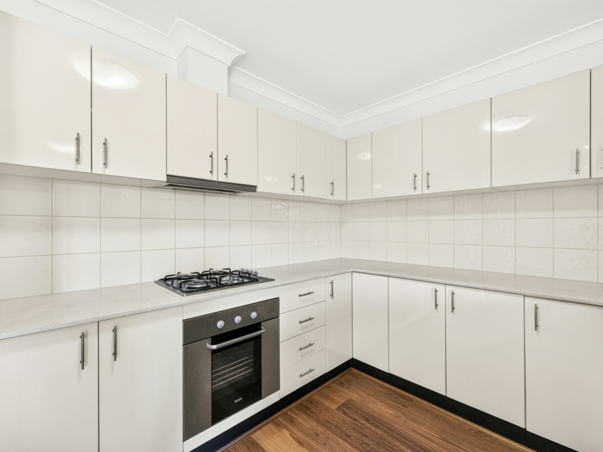4/104 Brown Street — photo 4 of 18