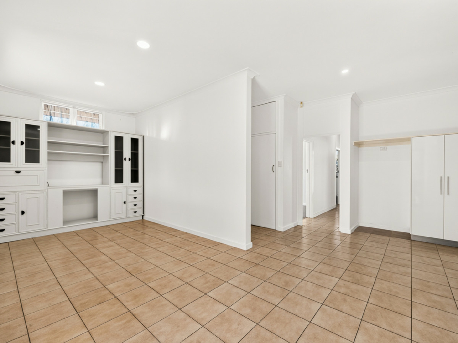 136 Walter Road East — photo 6 of 29