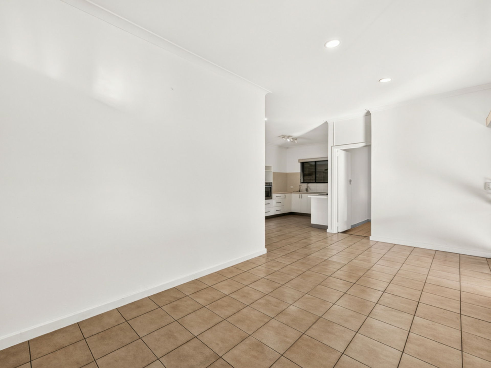 136 Walter Road East — photo 7 of 29