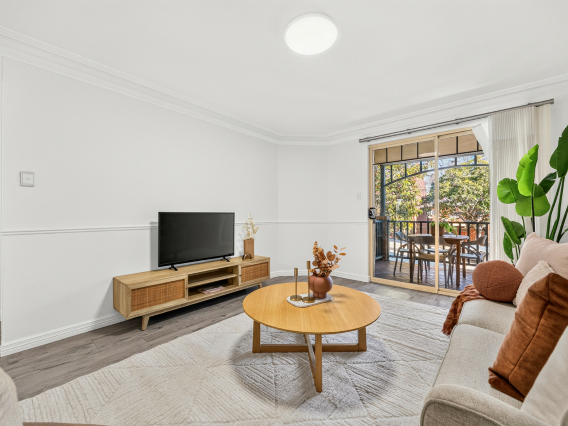 4/42 Bronte Street — photo 2 of 28