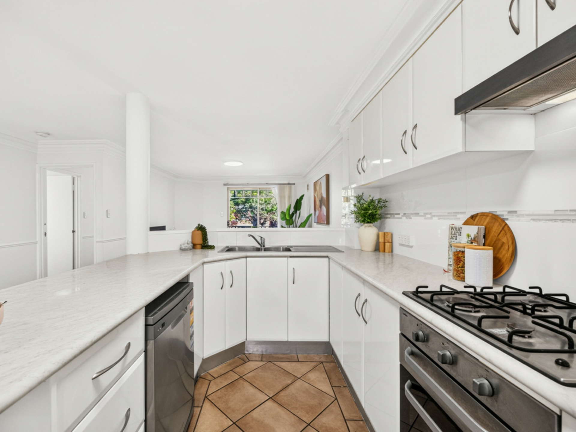 4/42 Bronte Street — photo 9 of 28