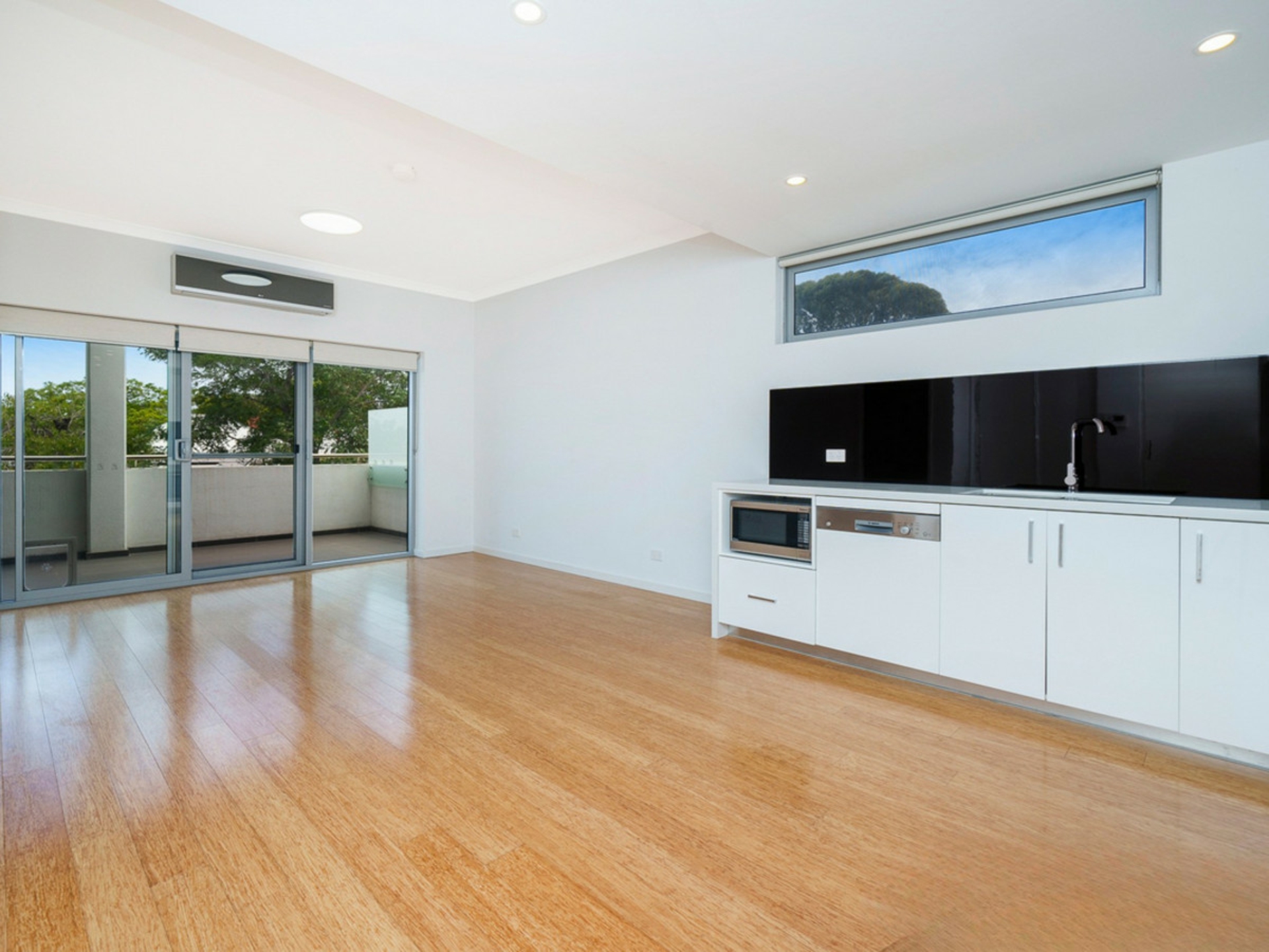 24/110 Cambridge Street — photo 3 of 27