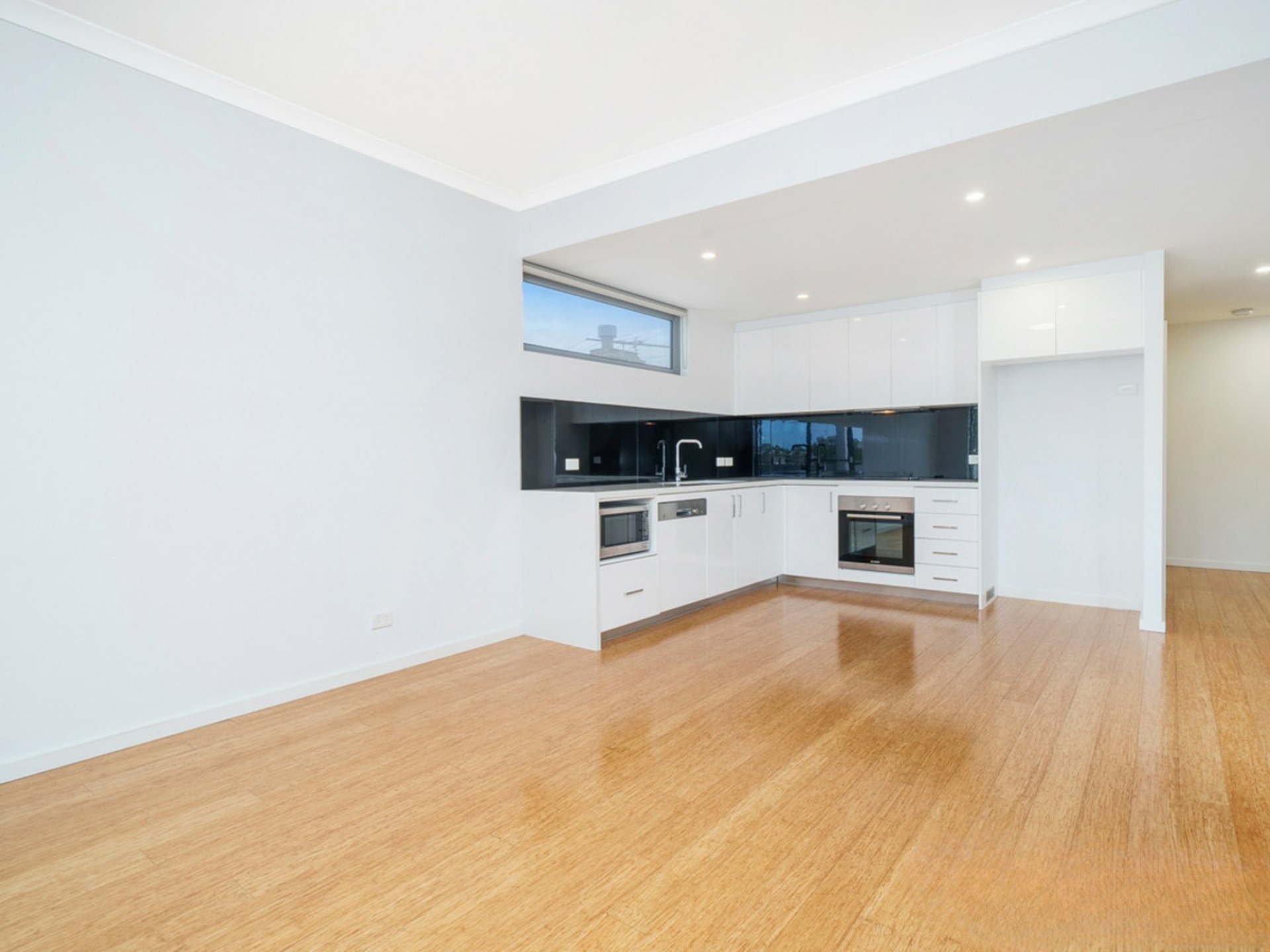 24/110 Cambridge Street — photo 4 of 27