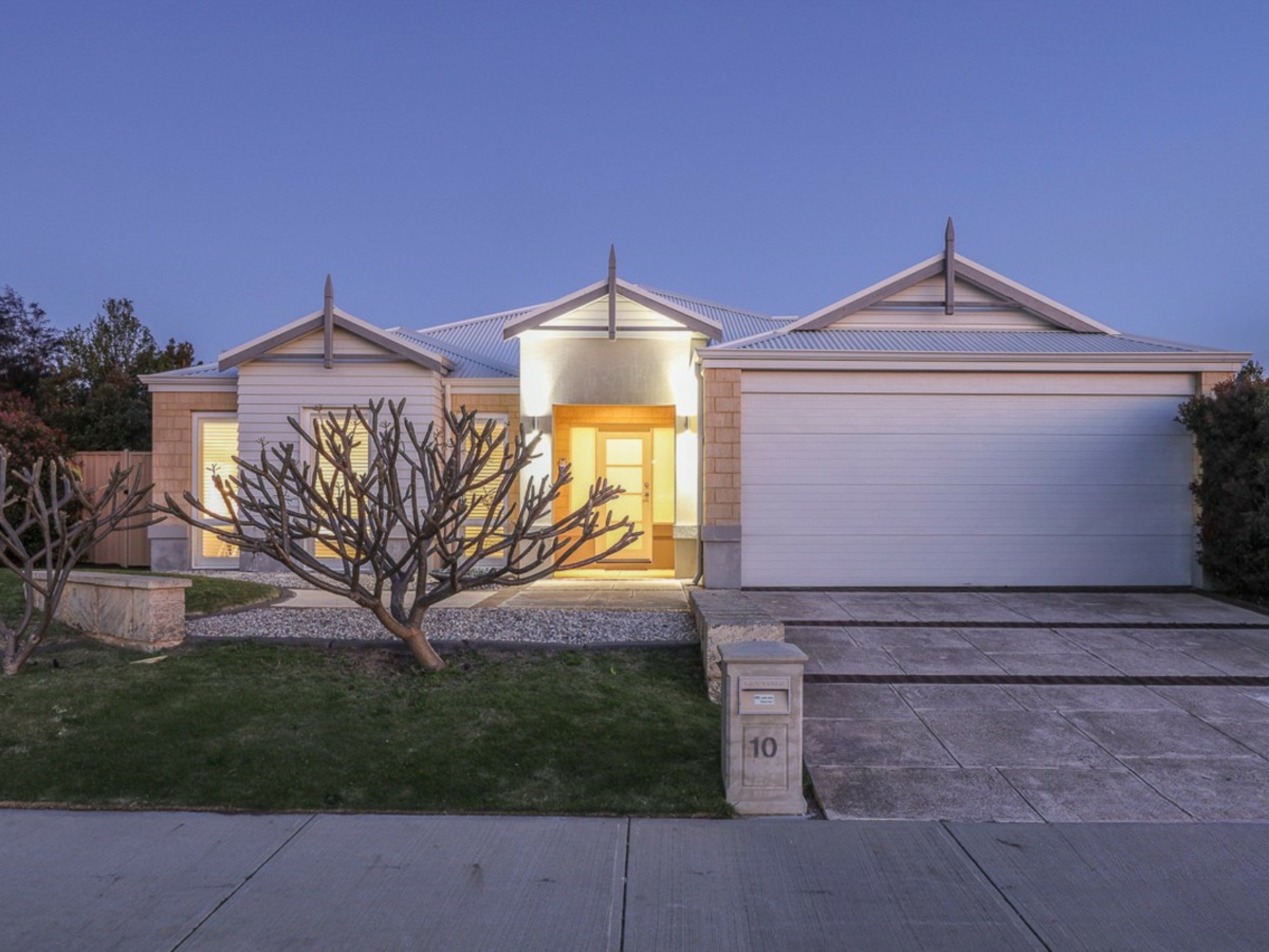 10 Landbeach Boulevard — photo from LJ Hooker City Residential