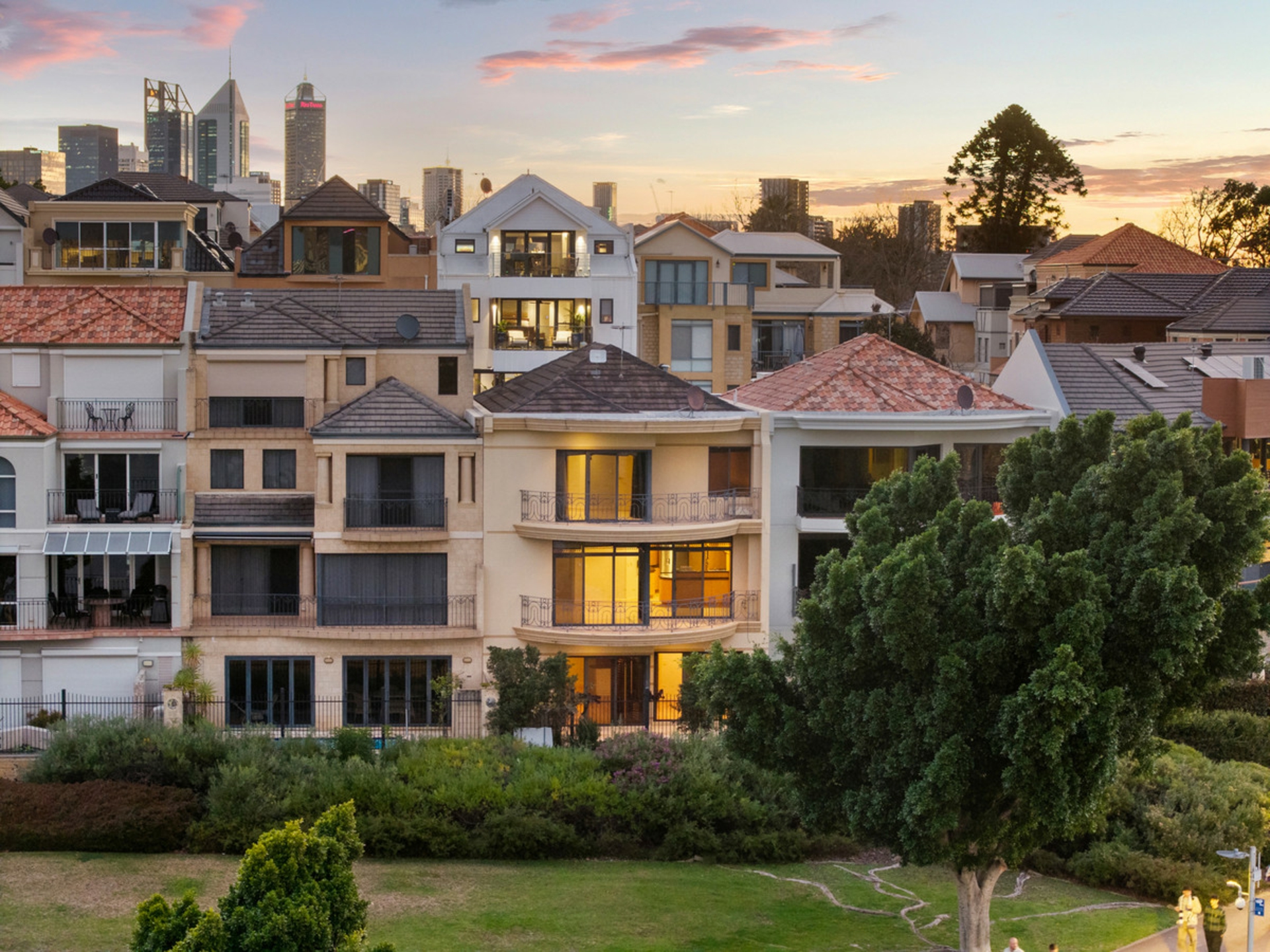 10 Vanguard Terrace — photo from LJ Hooker City Residential