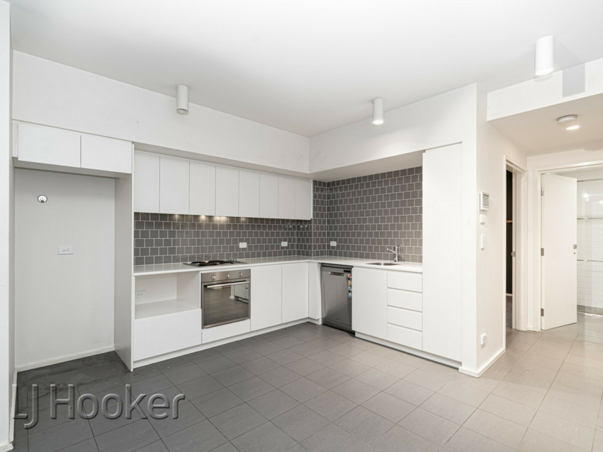 102/108 Bennett Street — photo 2 of 30