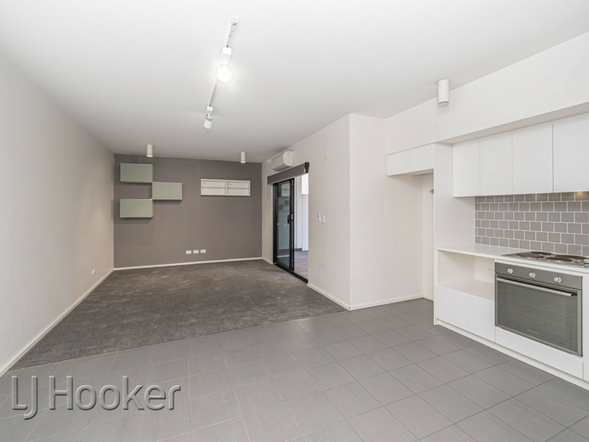 102/108 Bennett Street — photo 3 of 30