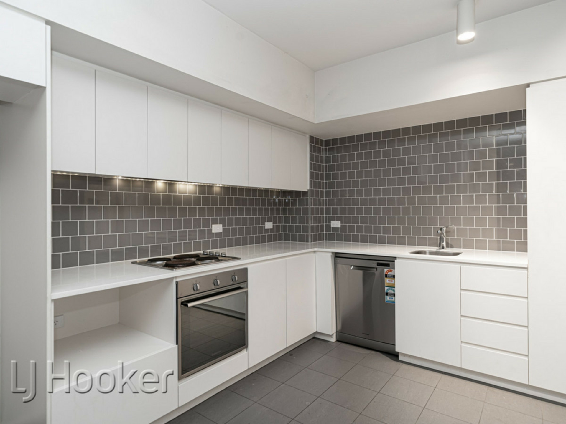 102/108 Bennett Street — photo 16 of 30