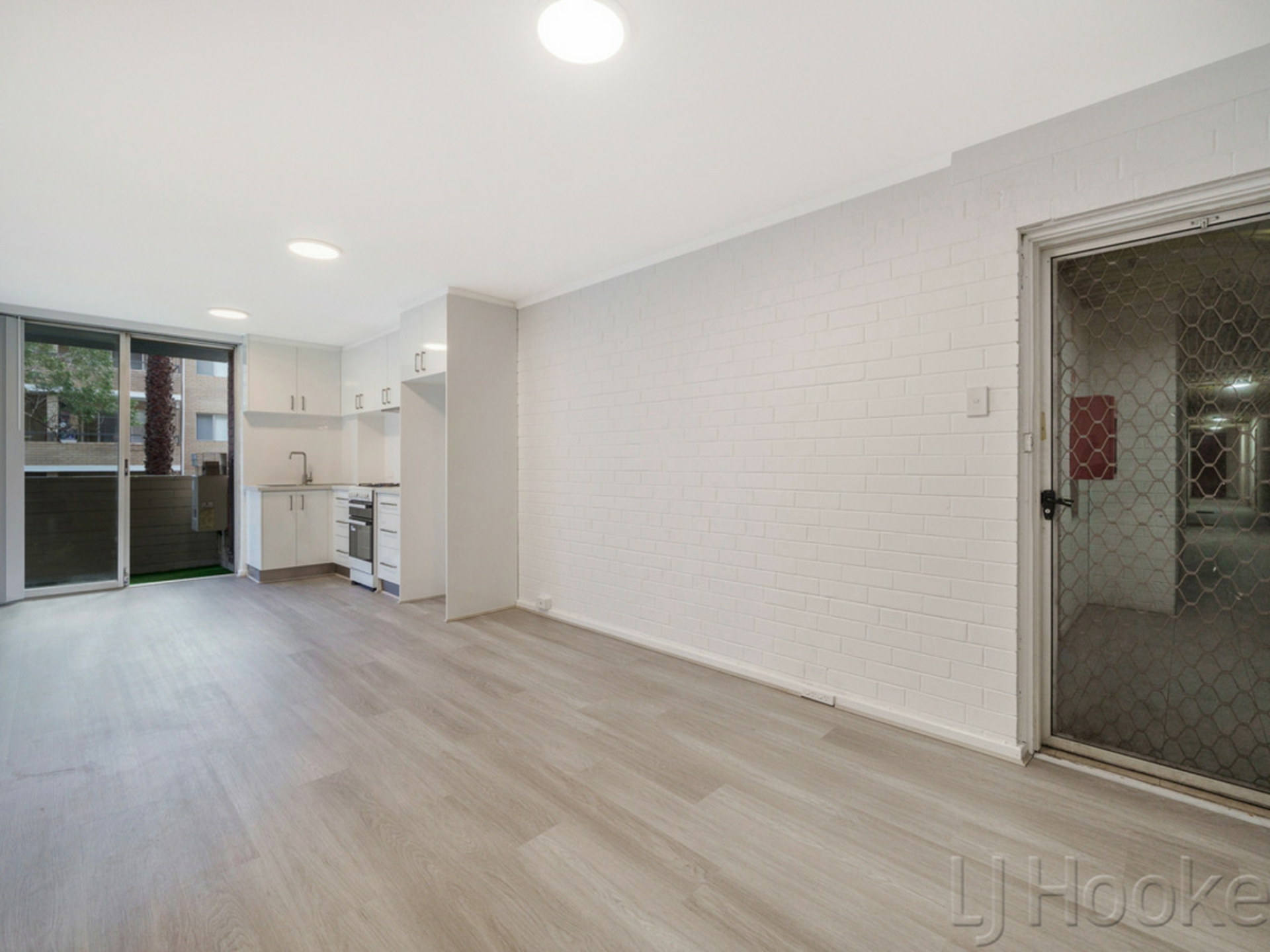 19/12 Tenth Avenue — photo 4 of 24