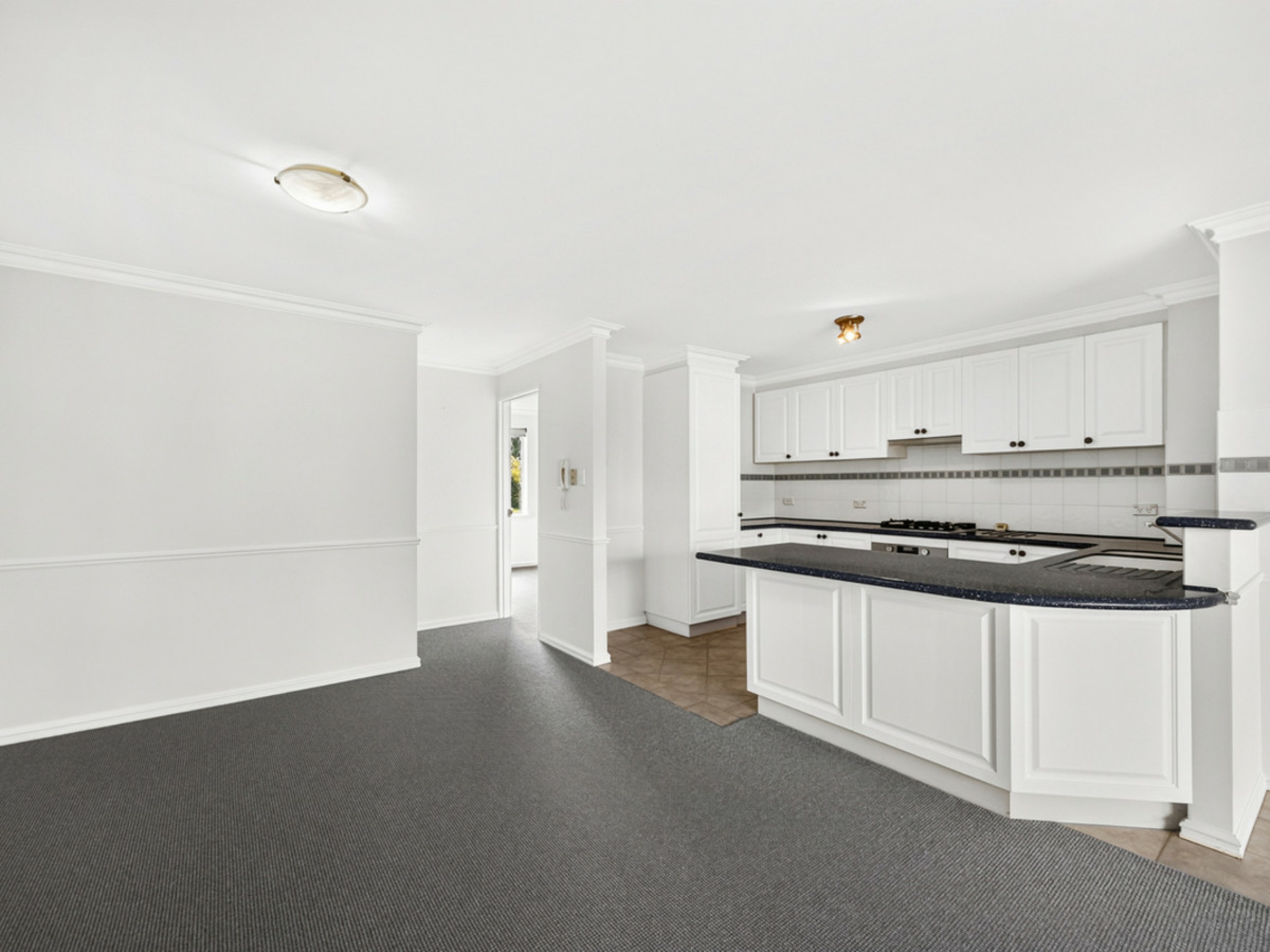 73/125 Wellington Street — photo 4 of 24