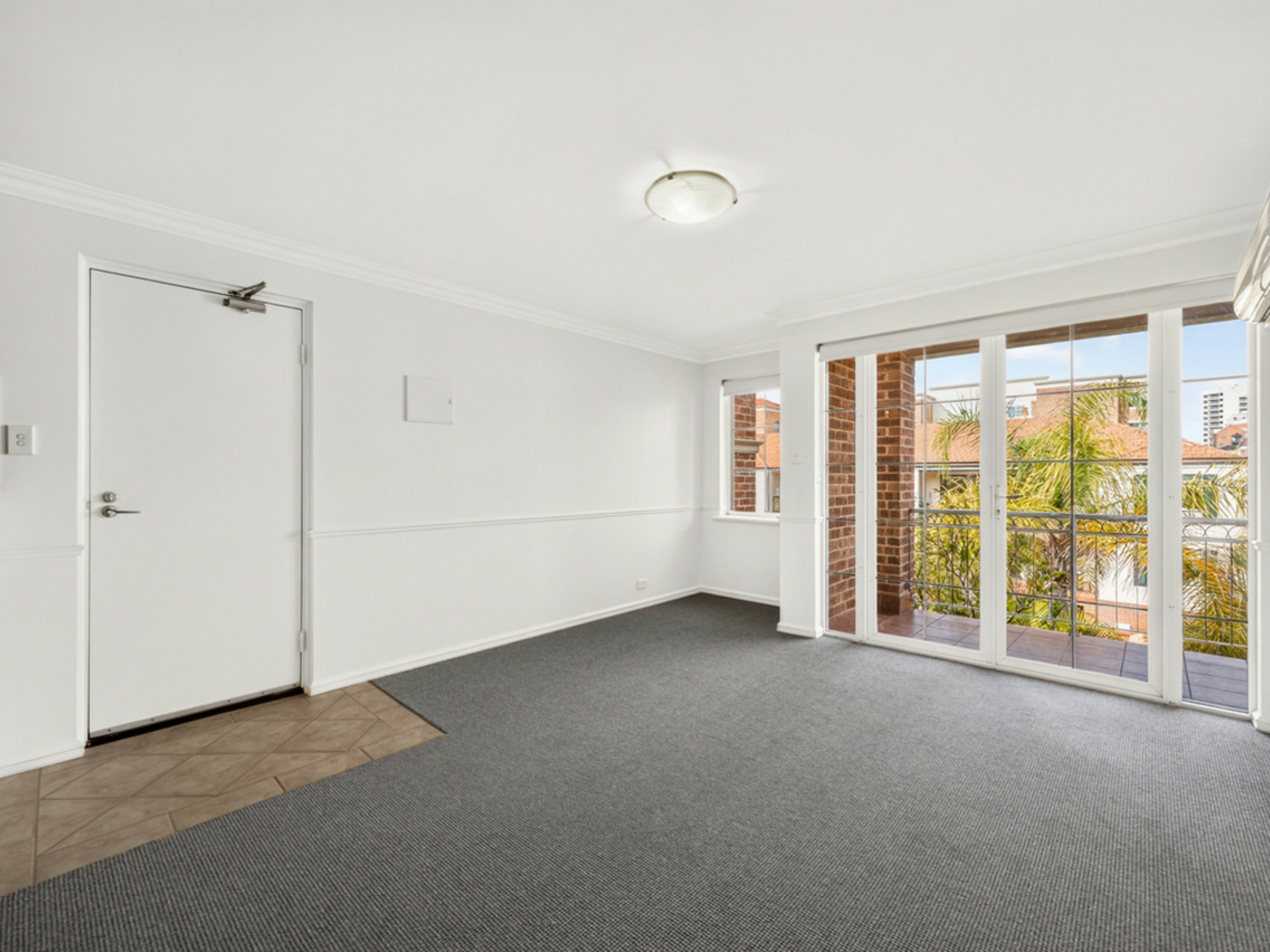 73/125 Wellington Street — photo 5 of 24