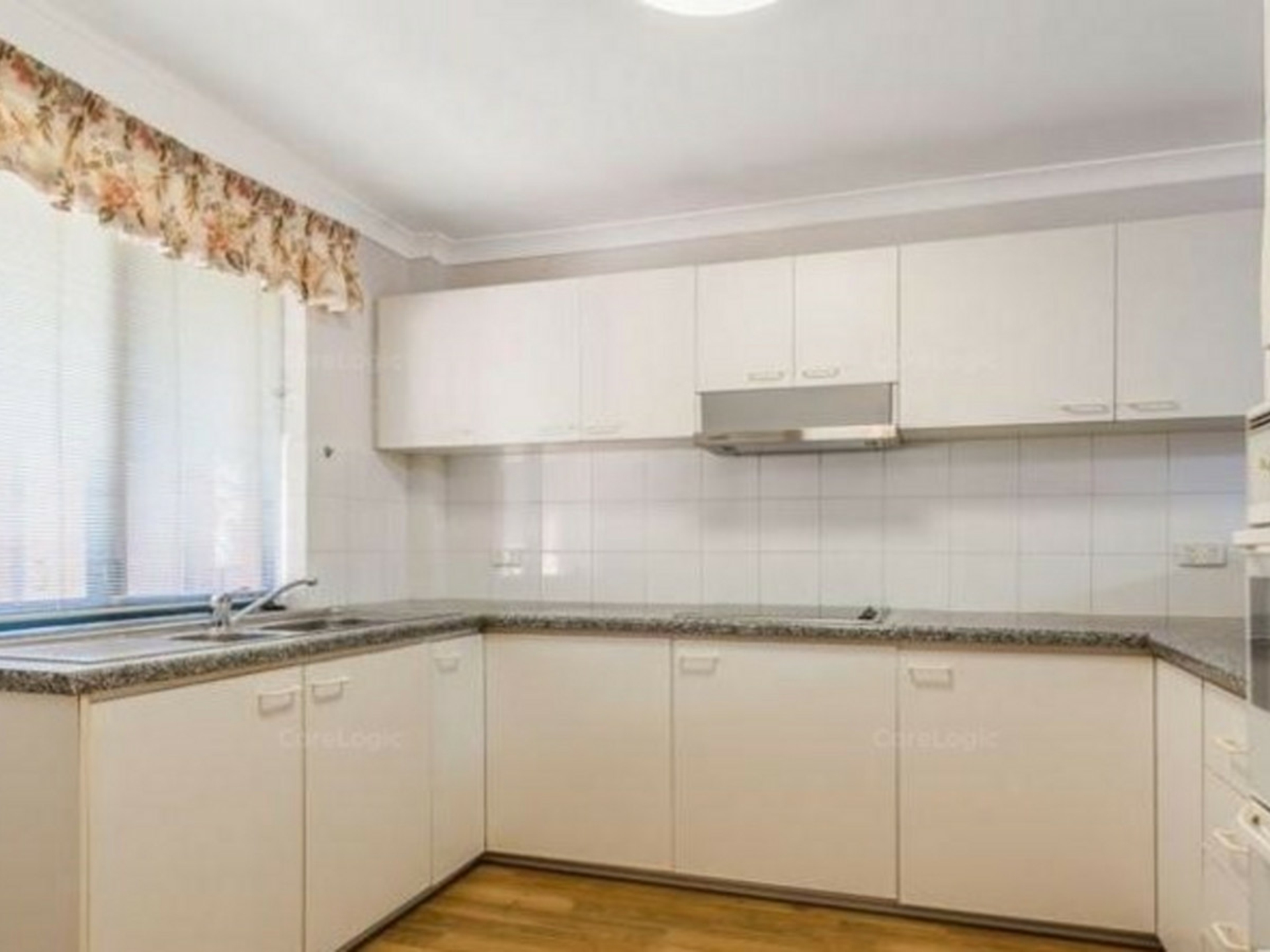 10/40 Wellington Street — photo from LJ Hooker City Residential