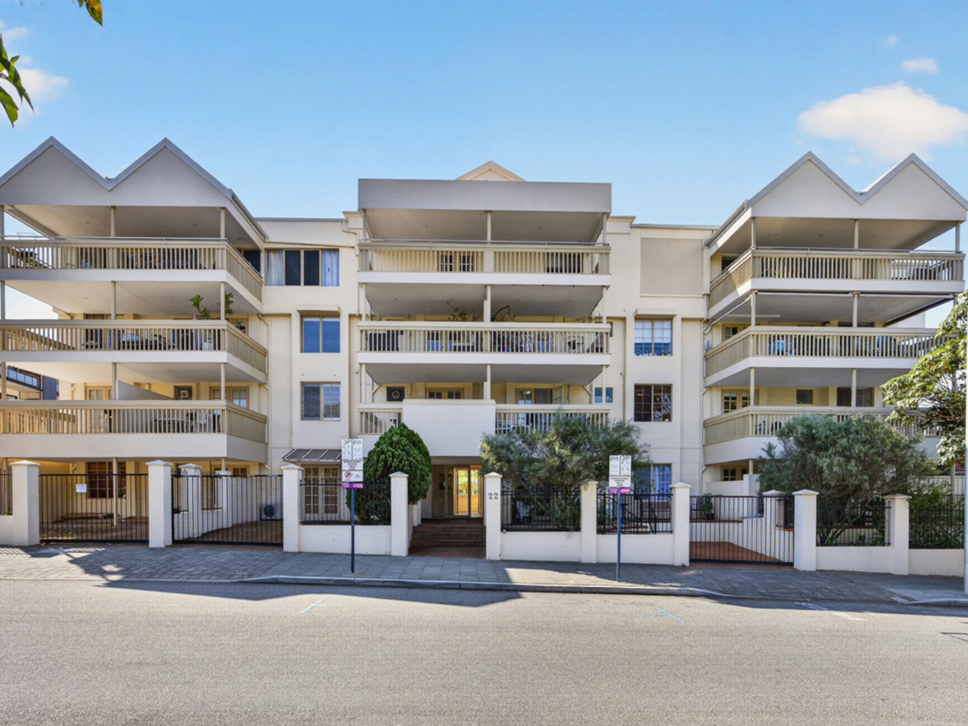 29A/22 Nile Street — photo 2 of 26