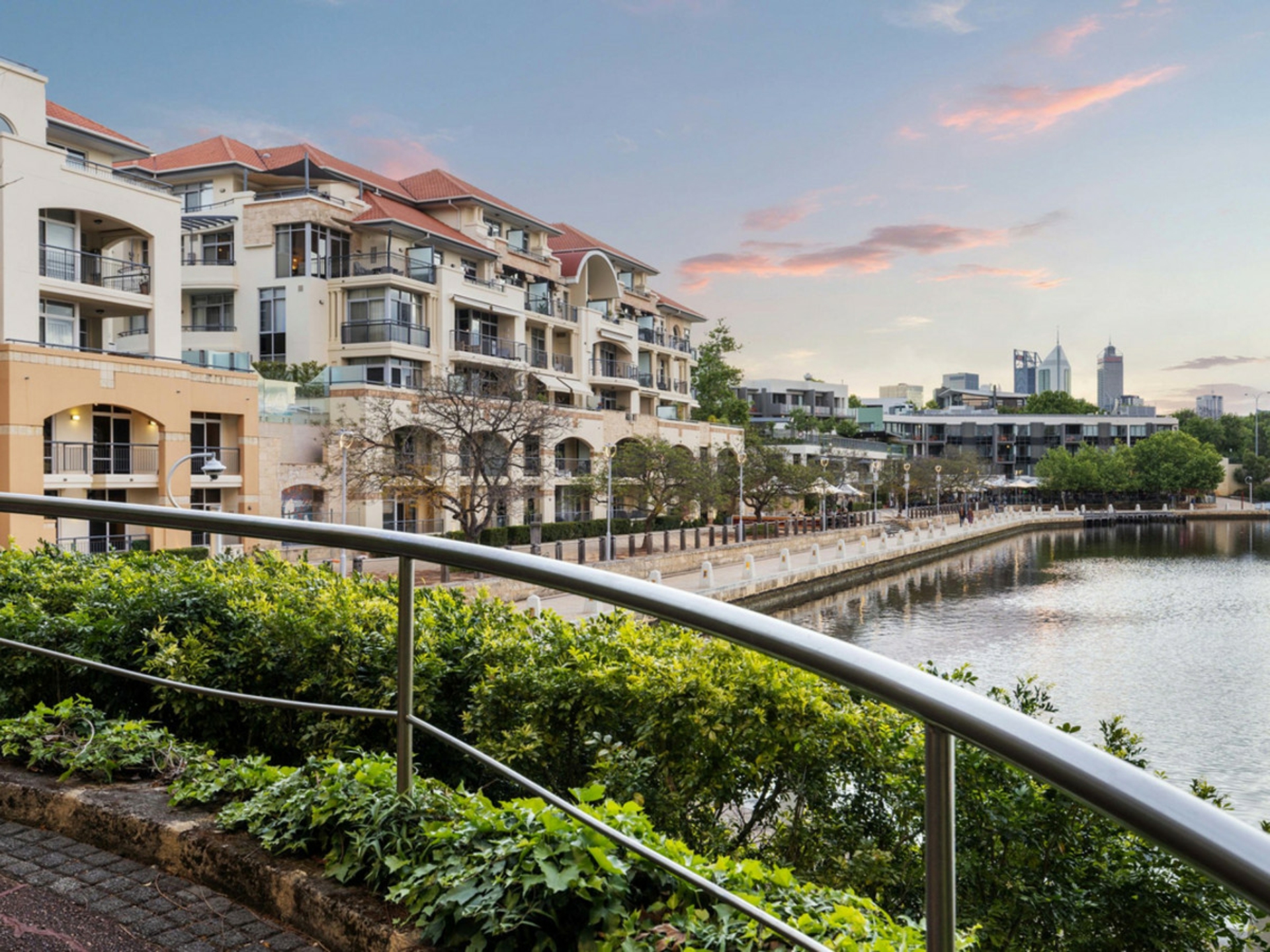 40/20 Royal Street — photo from LJ Hooker City Residential