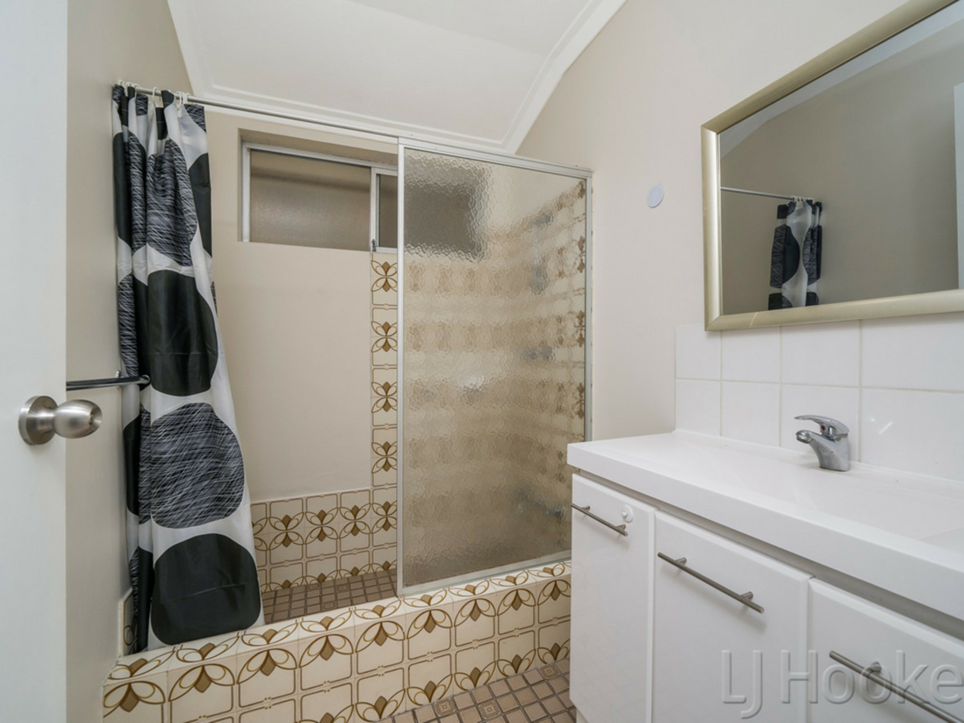 8/311 Wharf Street — photo 18 of 19