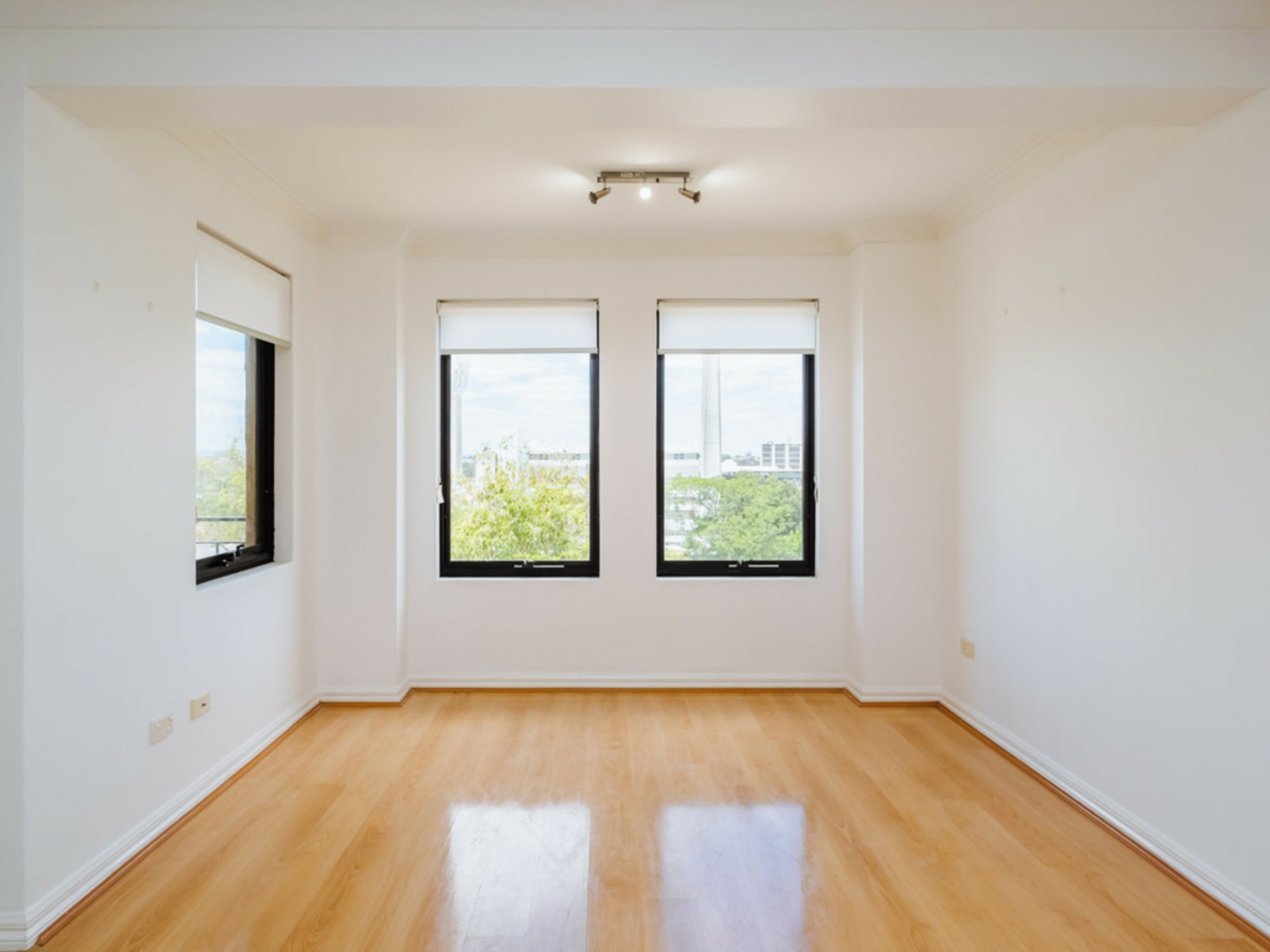 2/16-28 Waterloo Crescent — photo from LJ Hooker City Residential