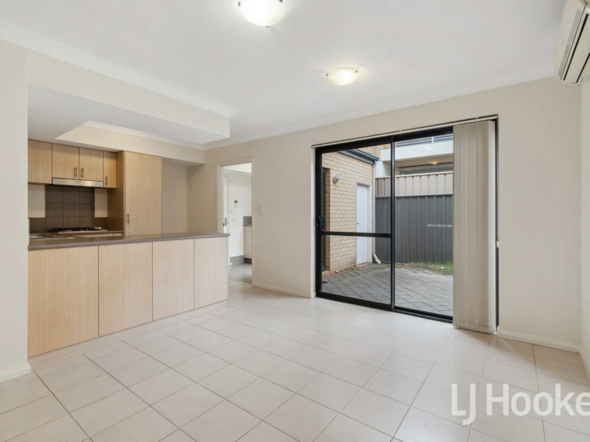 6/6 Hogarth Street — photo 3 of 16