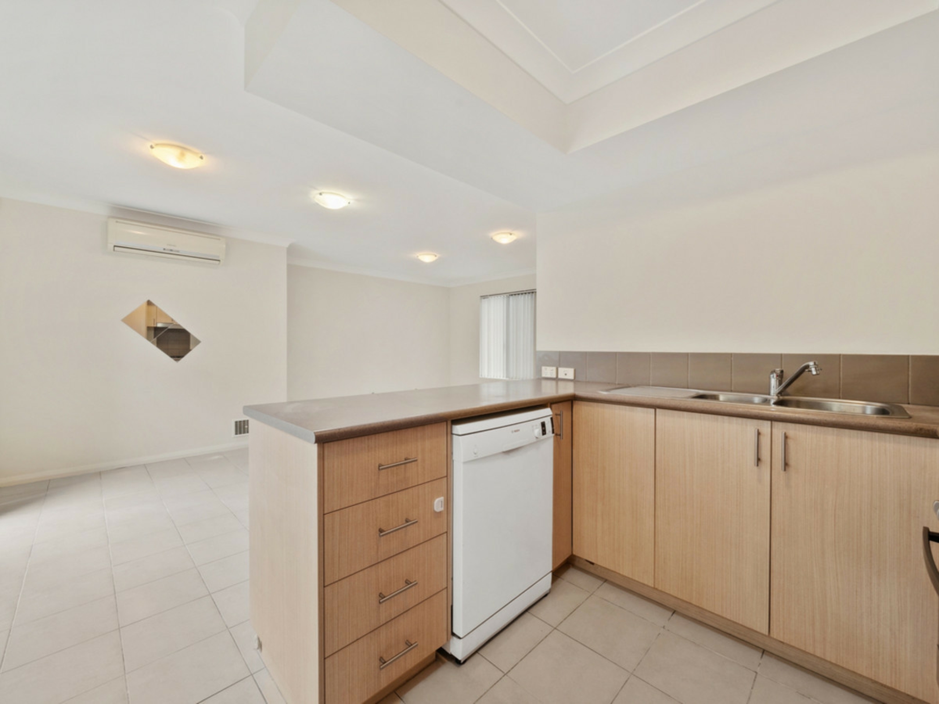 6/6 Hogarth Street — photo 5 of 16
