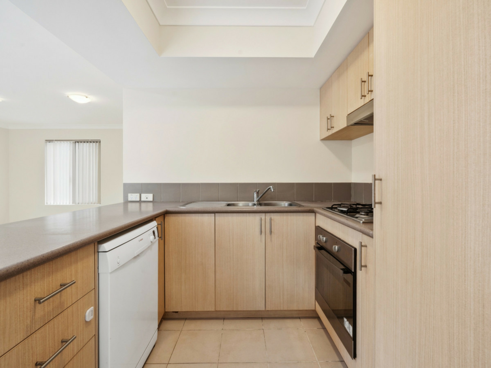 6/6 Hogarth Street — photo 6 of 16