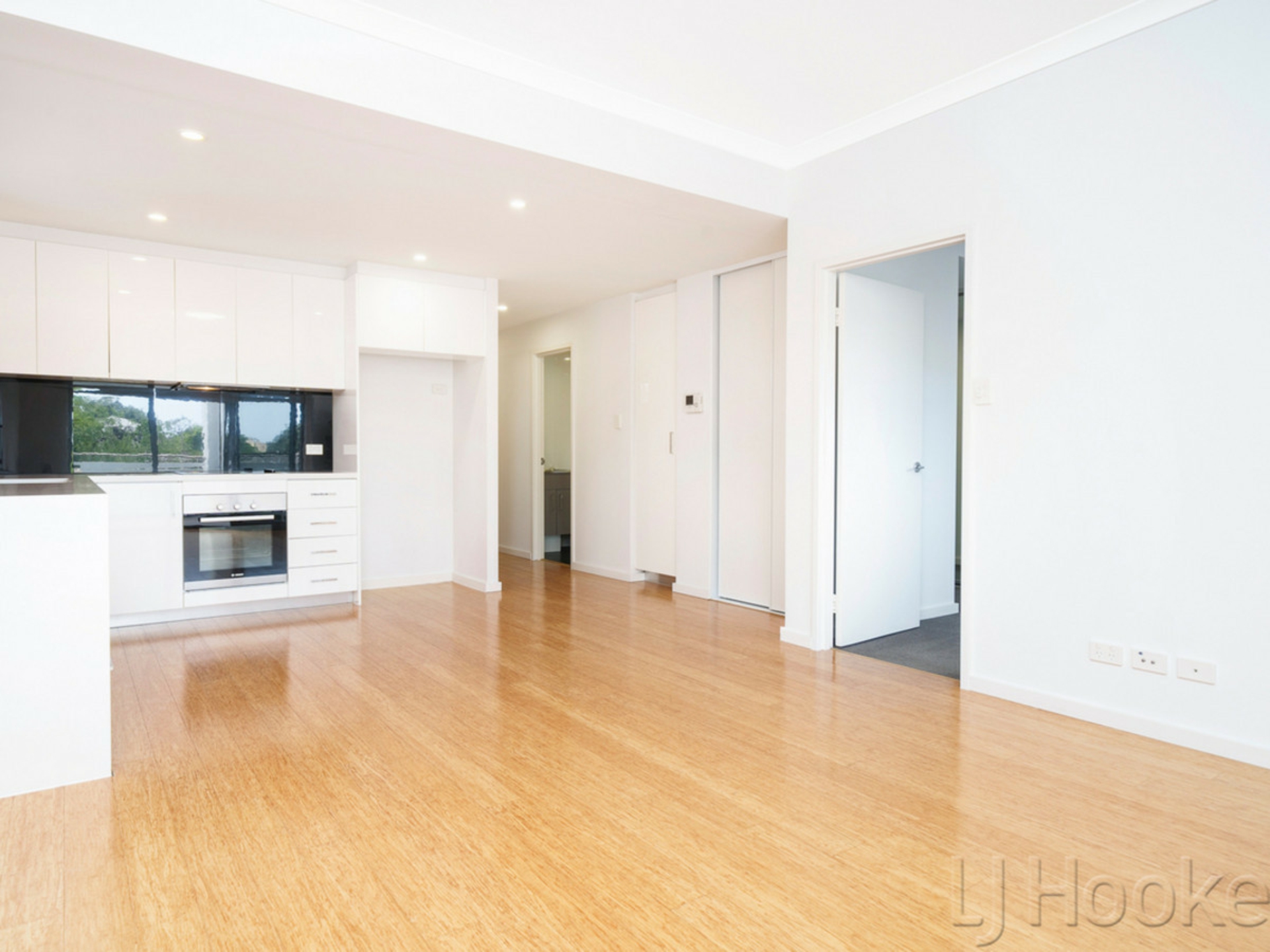 24/110 Cambridge Street — photo 2 of 30