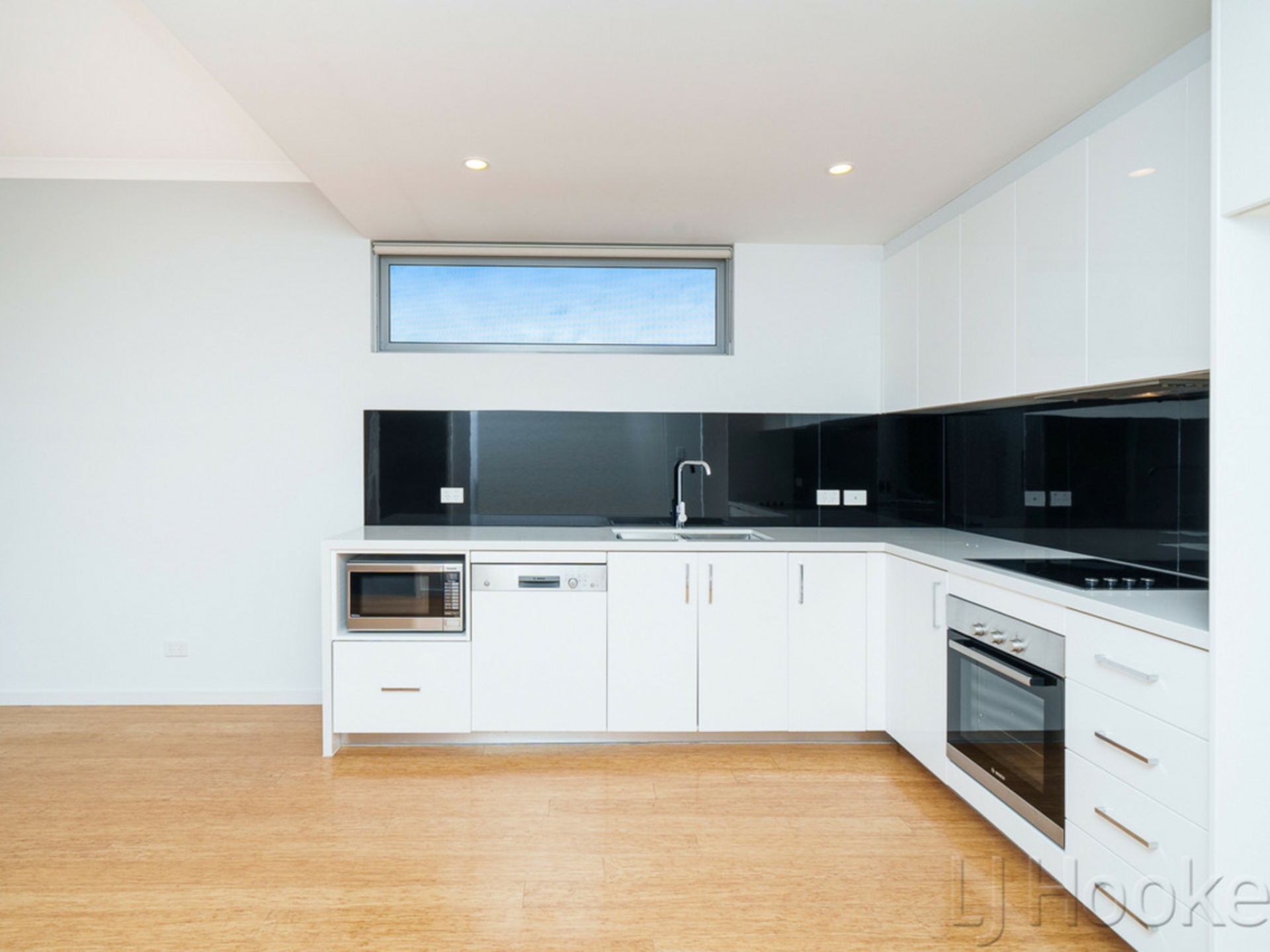 24/110 Cambridge Street — photo 3 of 30