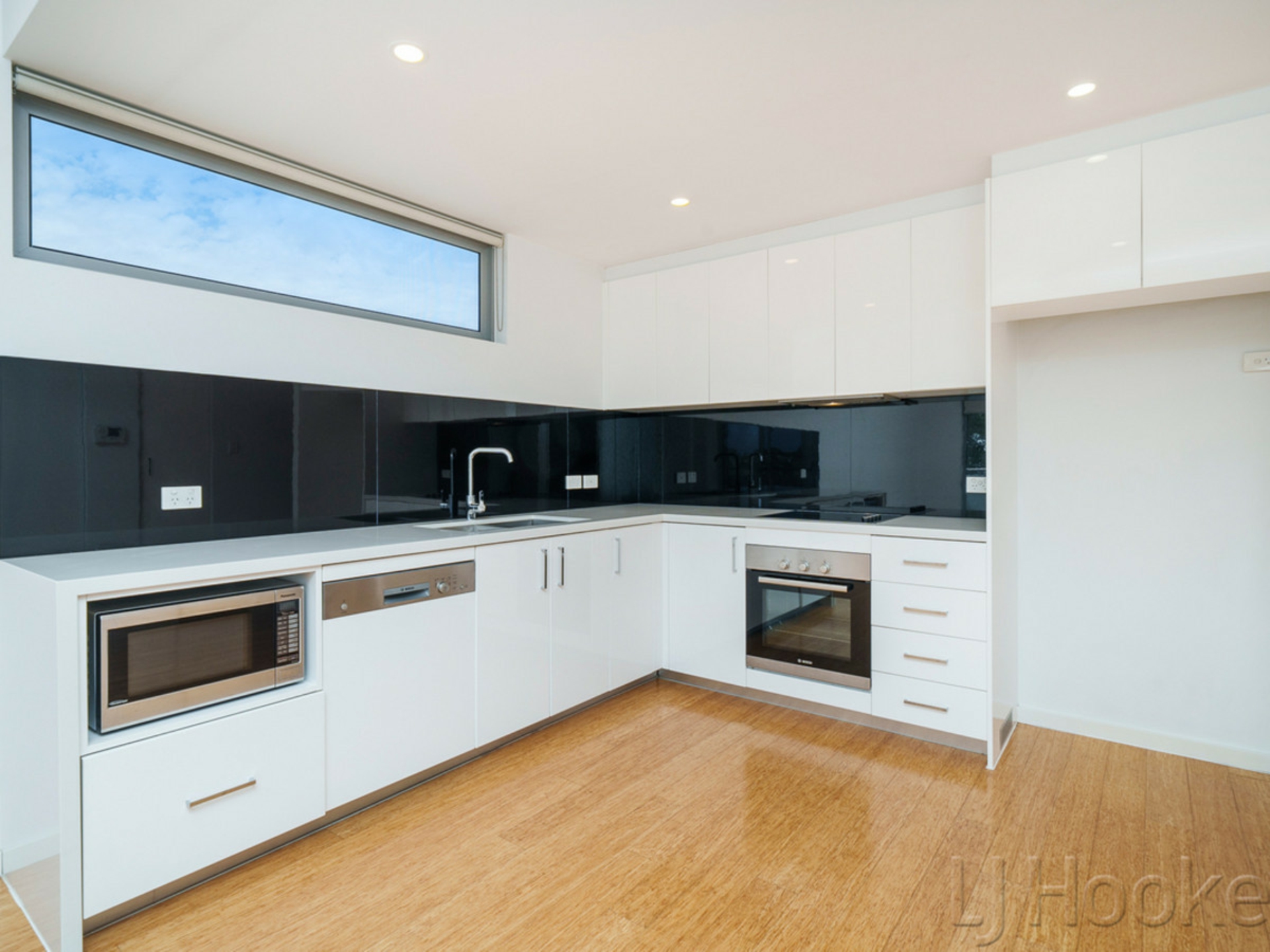 24/110 Cambridge Street — photo 4 of 30