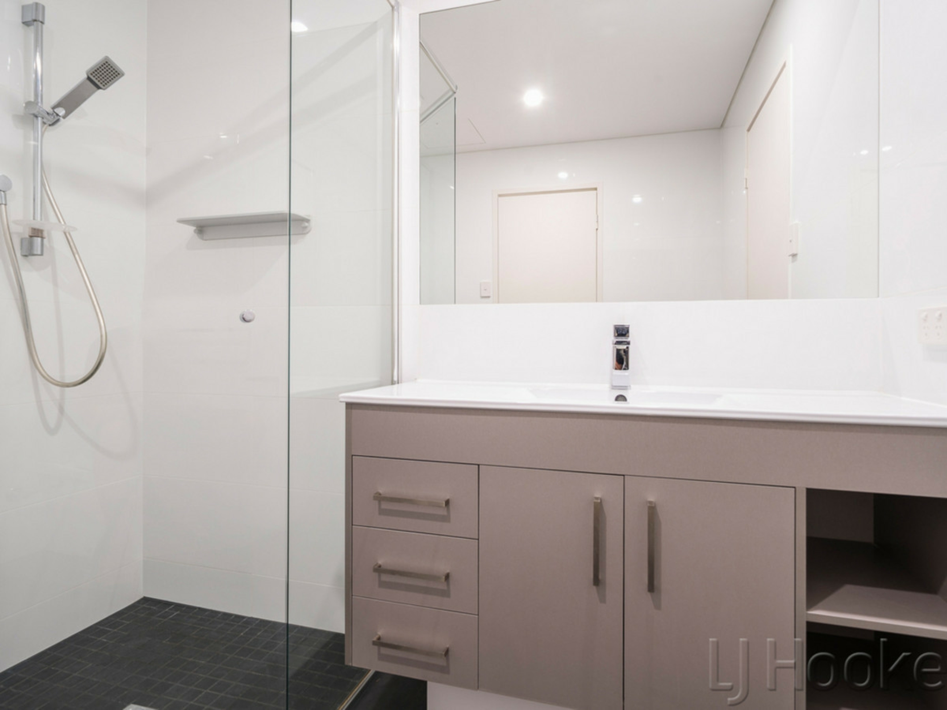 24/110 Cambridge Street — photo 16 of 30