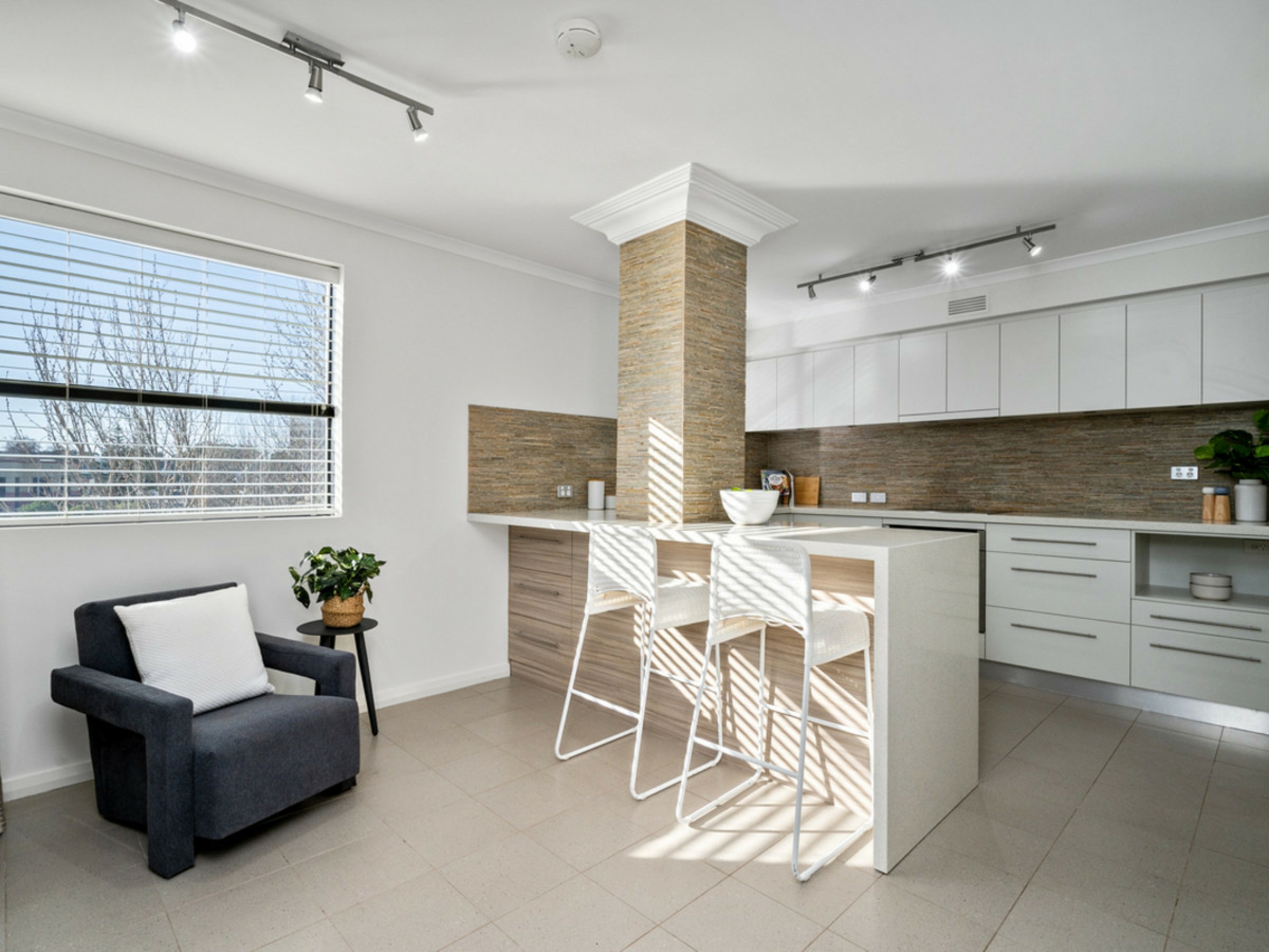 10/82 Royal Street — photo 3 of 27