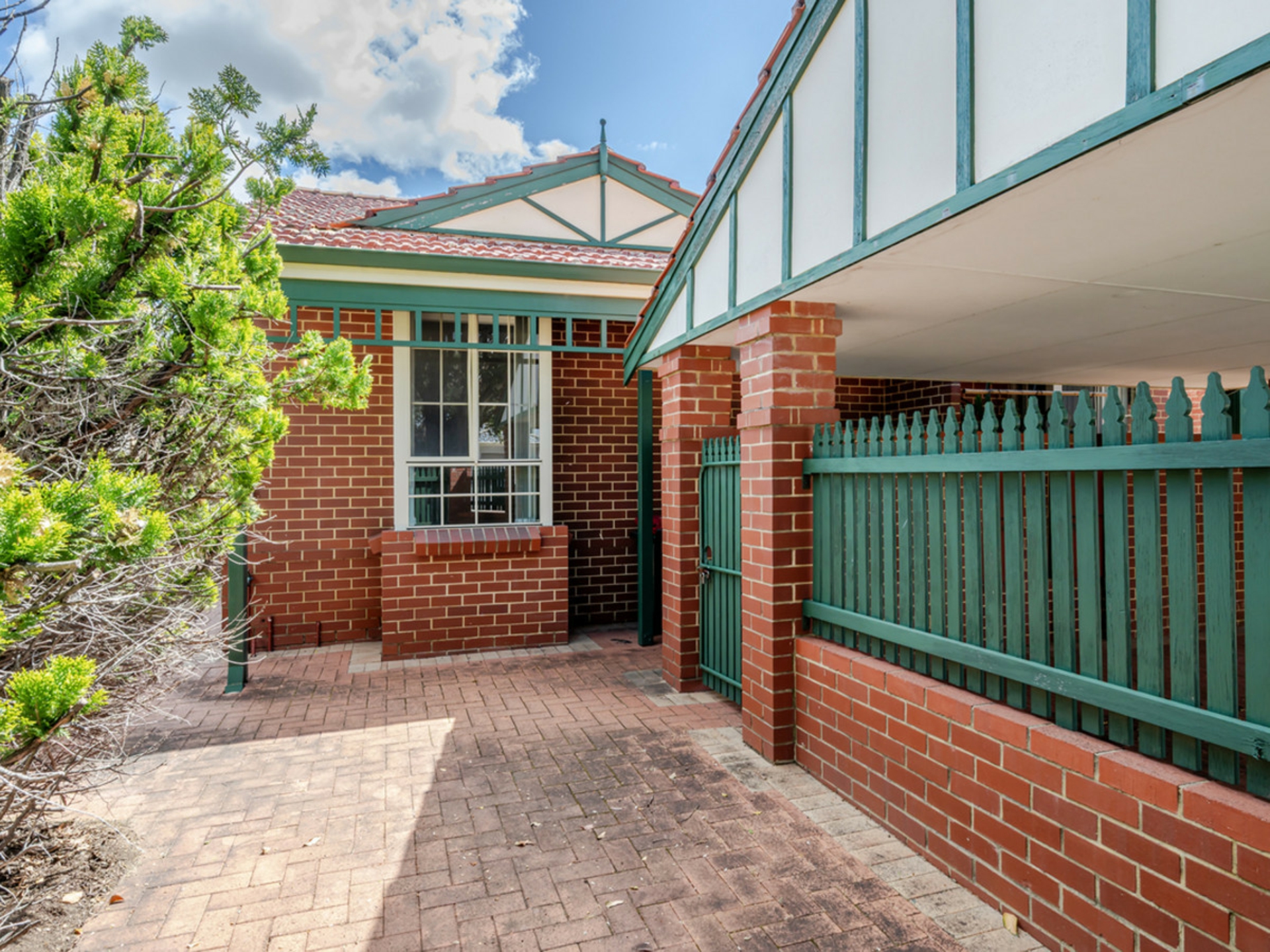 50B Elizabeth Street — photo from LJ Hooker City Residential