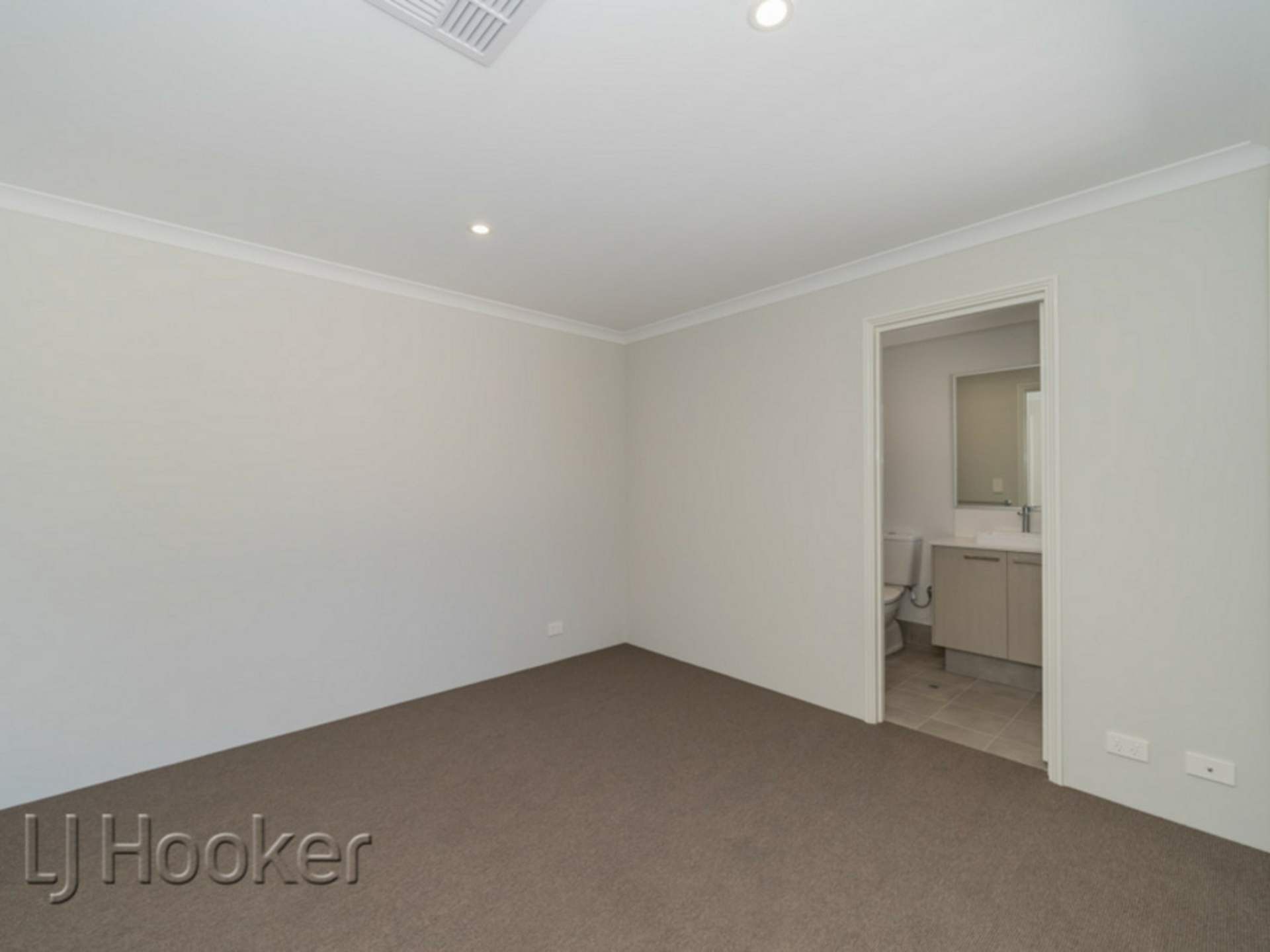 264c The Strand — photo 16 of 26