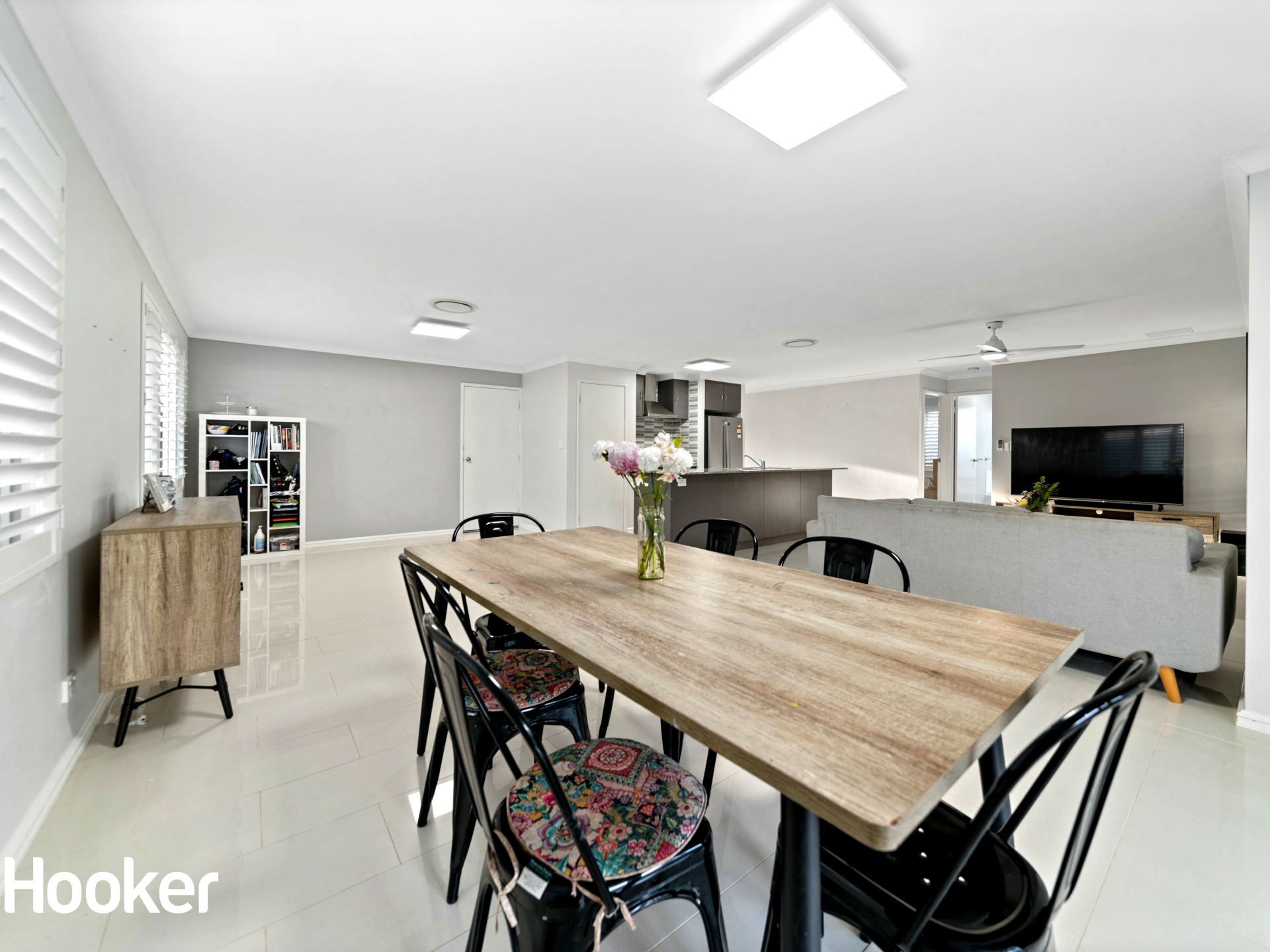 8 Delaney Road, AVELEY
