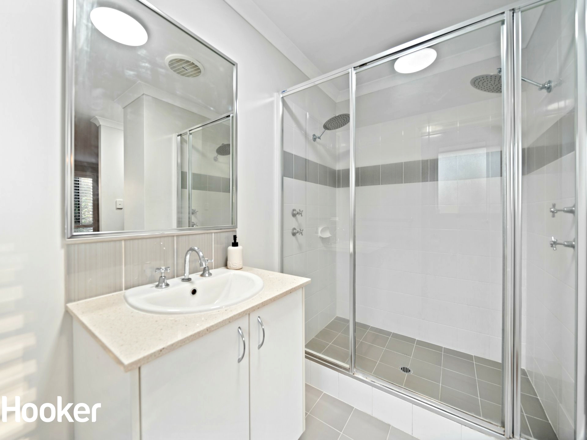 8 Delaney Road, AVELEY