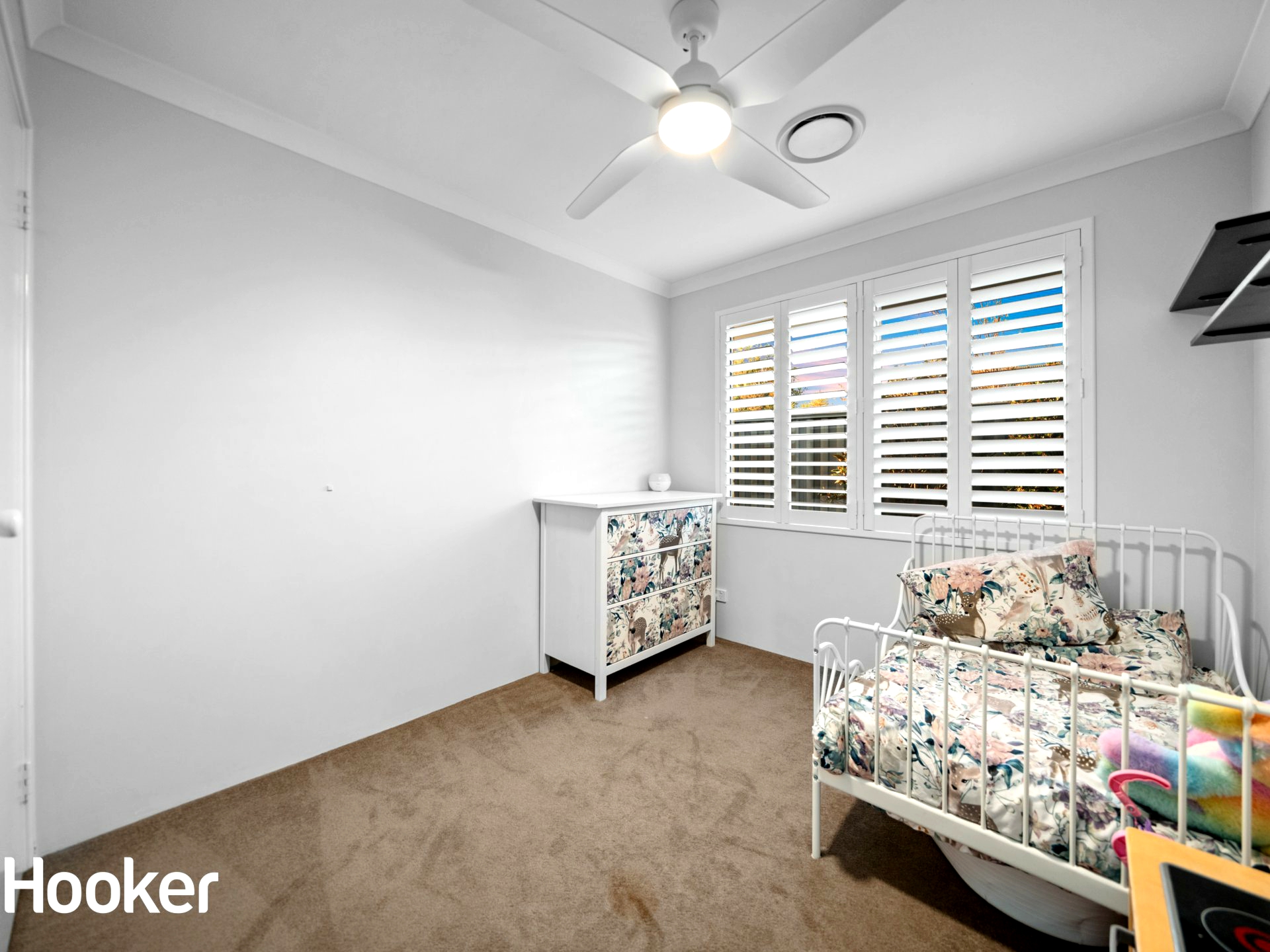 8 Delaney Road, AVELEY