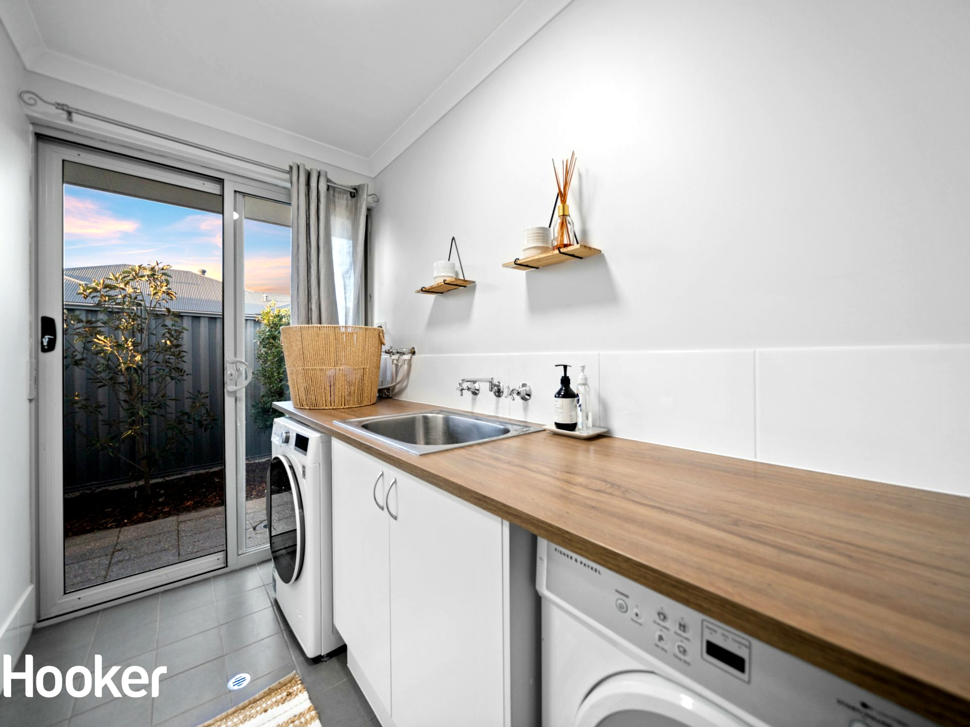 8 Delaney Road, AVELEY