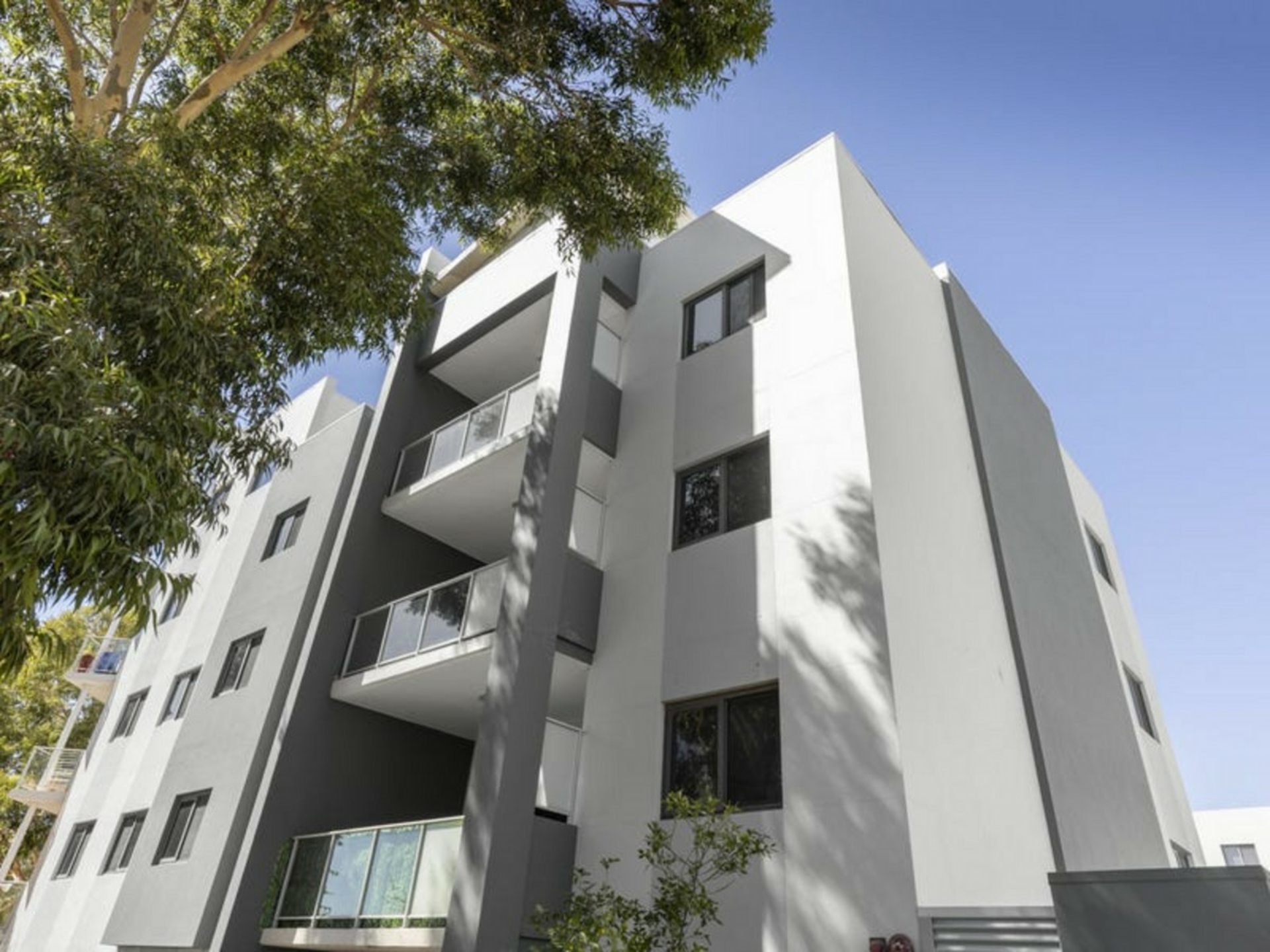 21/2 Walsh Loop — photo from LJ Hooker Joondalup