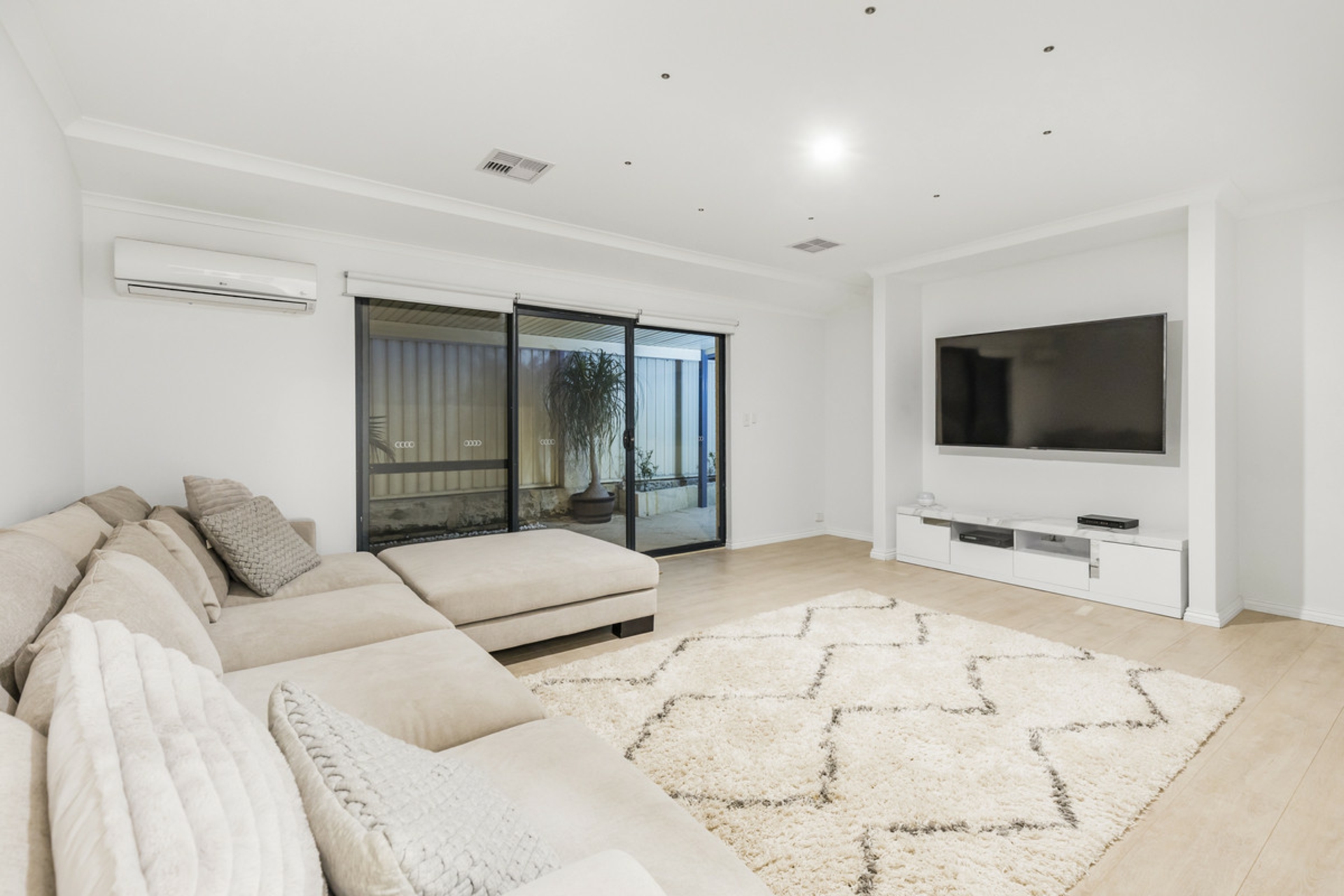 239 Santa Barbara Parade, JINDALEE