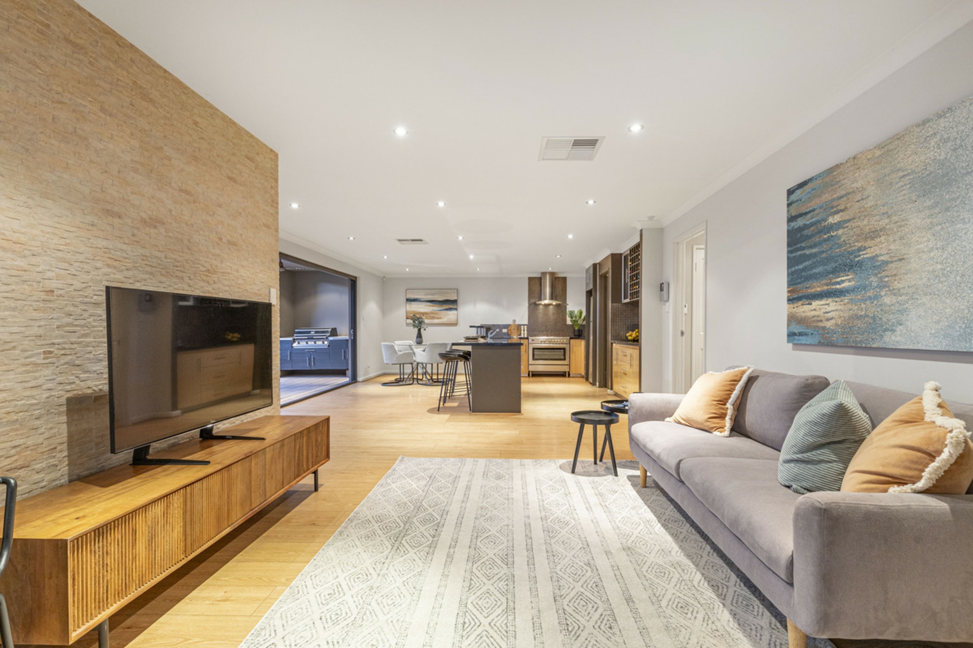 137 Dianella Drive, DIANELLA