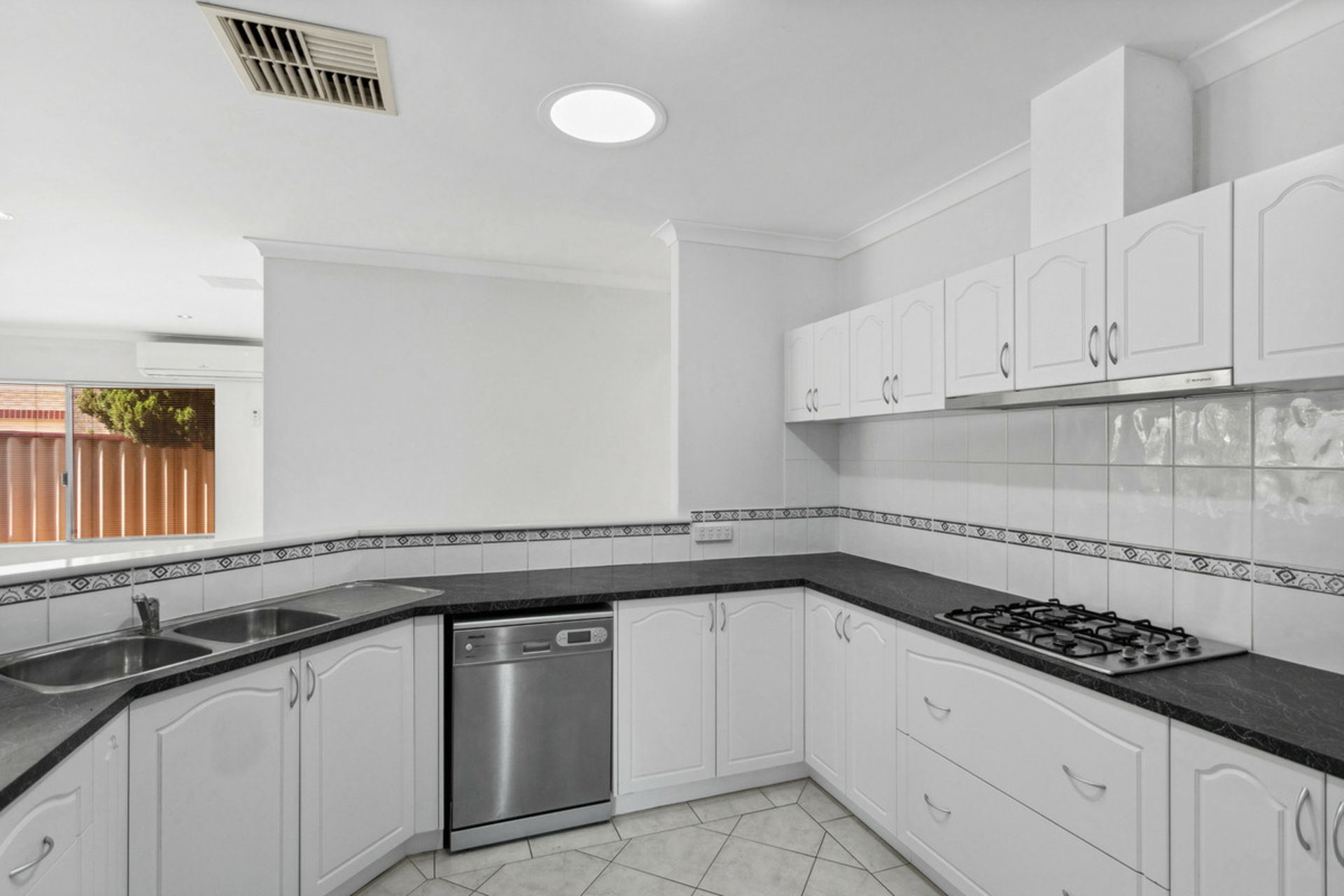 8B Hindmarsh, YOKINE