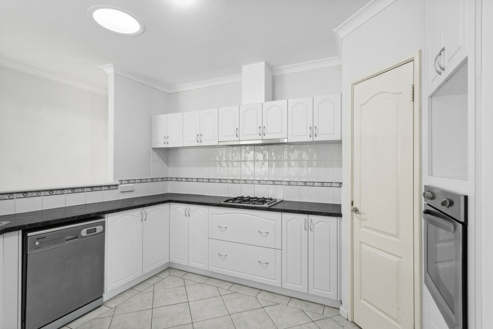 8B Hindmarsh, YOKINE
