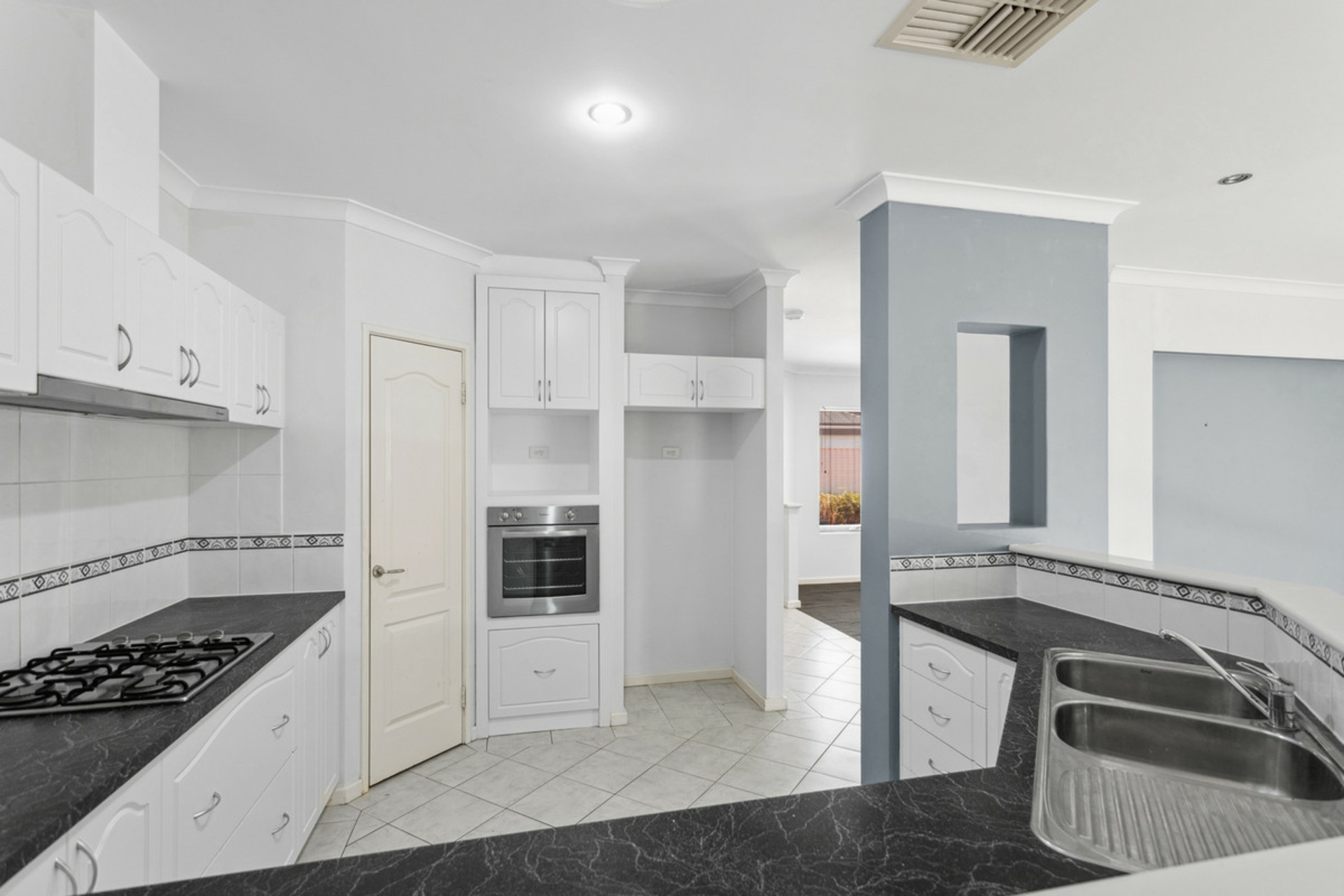8B Hindmarsh, YOKINE