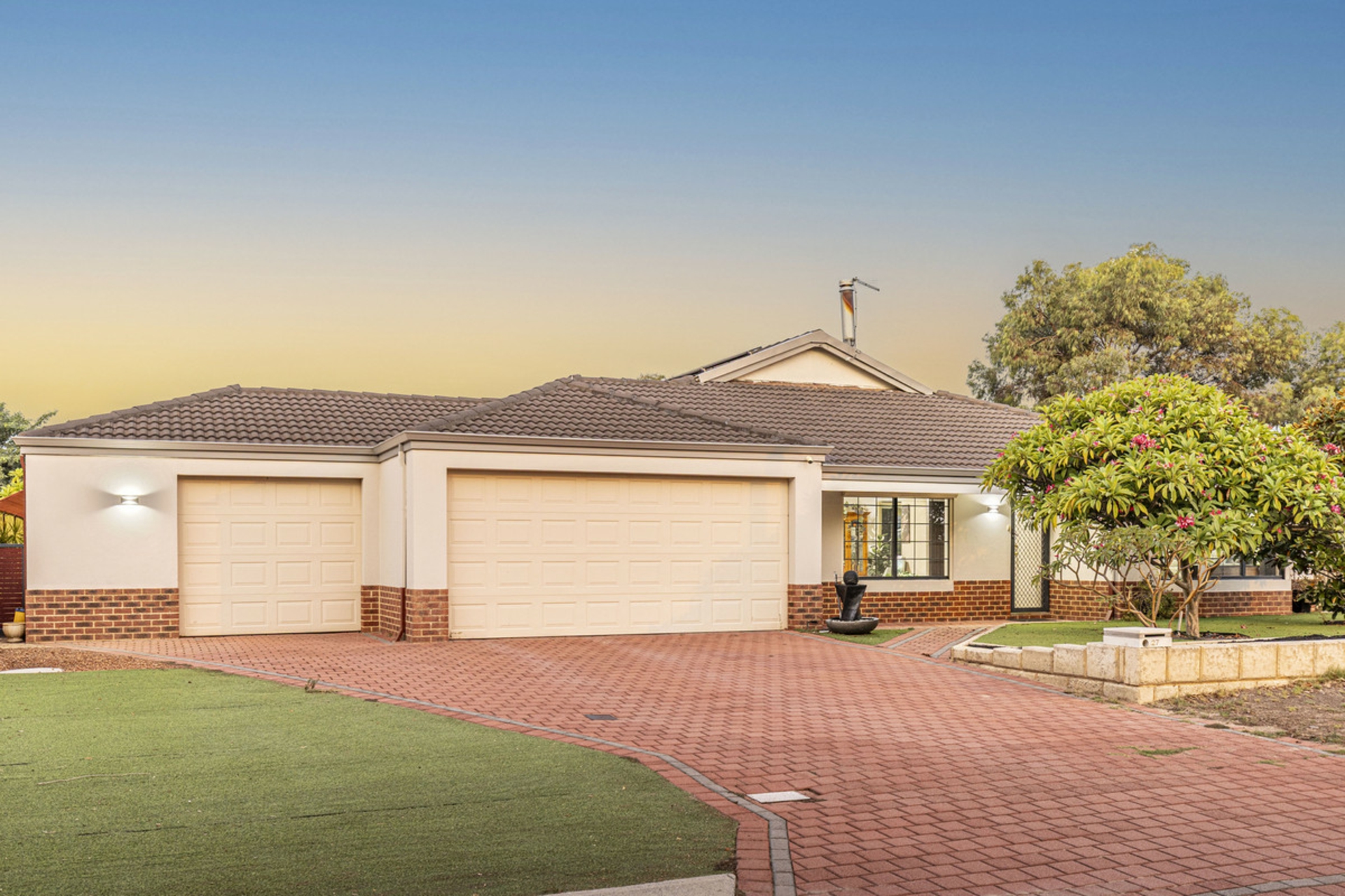 27 Harrington Avenue, TAPPING
