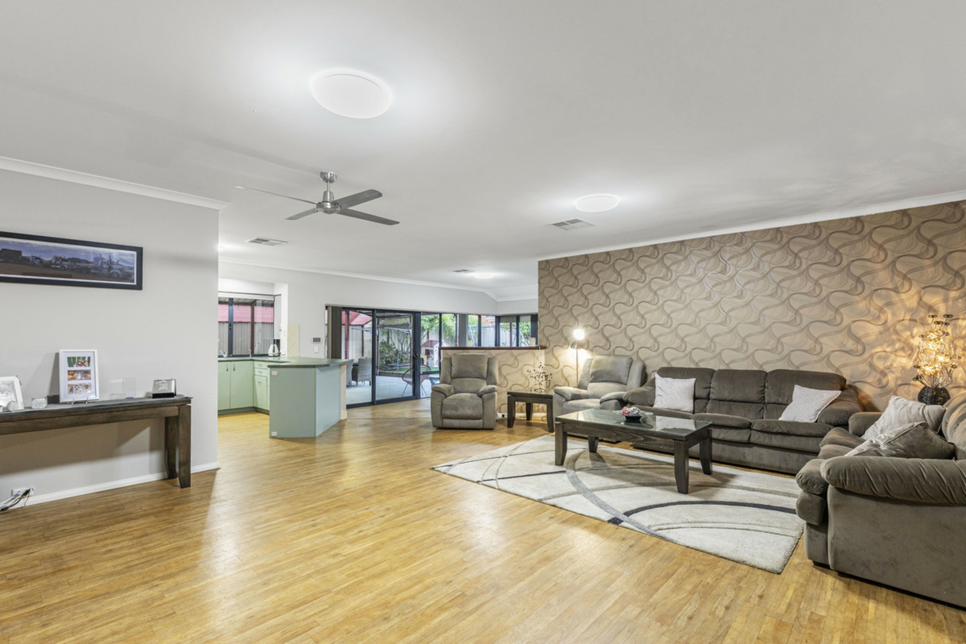 27 Harrington Avenue, TAPPING